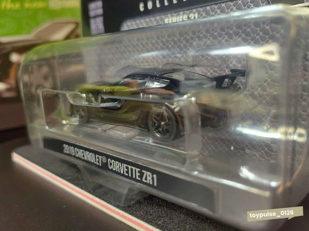Greenlight 1:64 Black Bandit 2019 Chevrolet Corvette ZR1 – Hard Top Collection