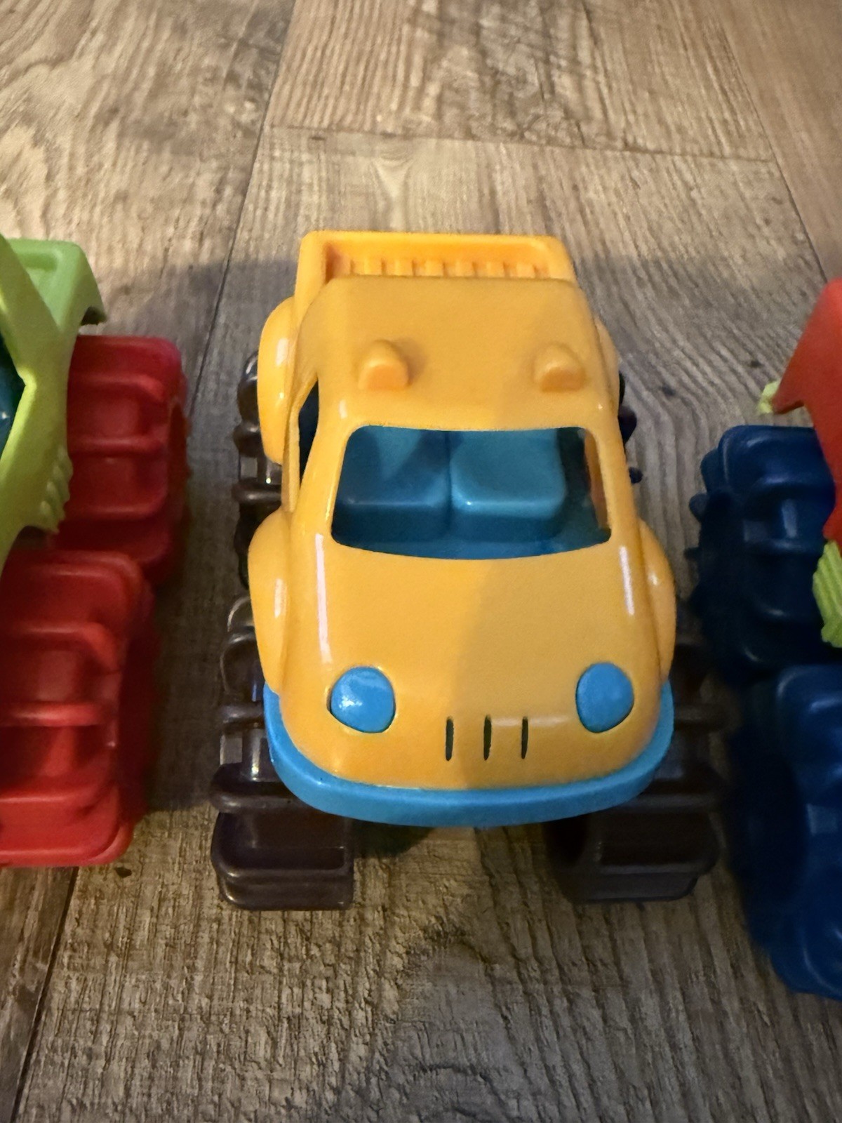 Battat Lot of 4 Multicolor Toy Cars w/ Treaded Wheels Green Yellow Red Blue