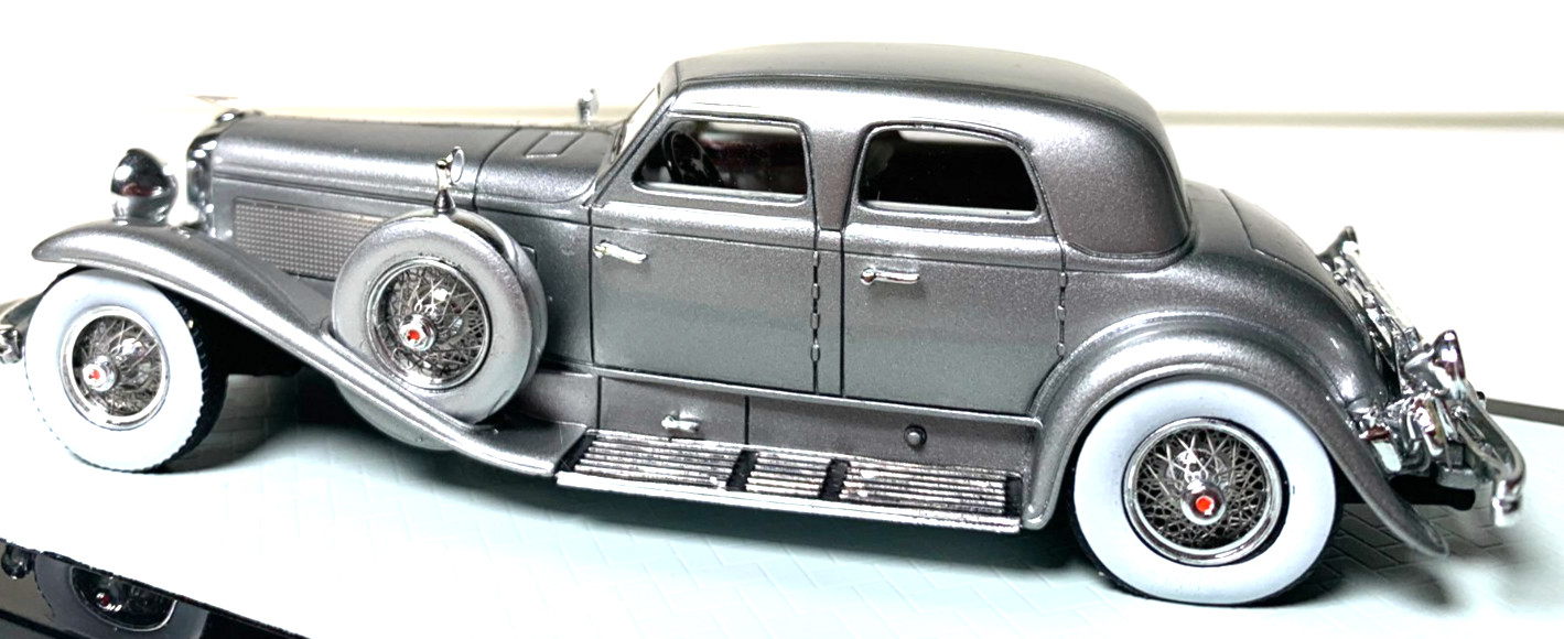 GLM 1933 Duesenberg SJ Arlington Torpedo Sedan 1:24 Scale Inv. #5455