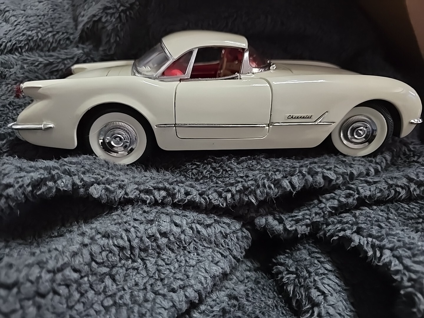 MIra Golden Line Collection Very RARE White Hard Top Corvette Convertible 1:18