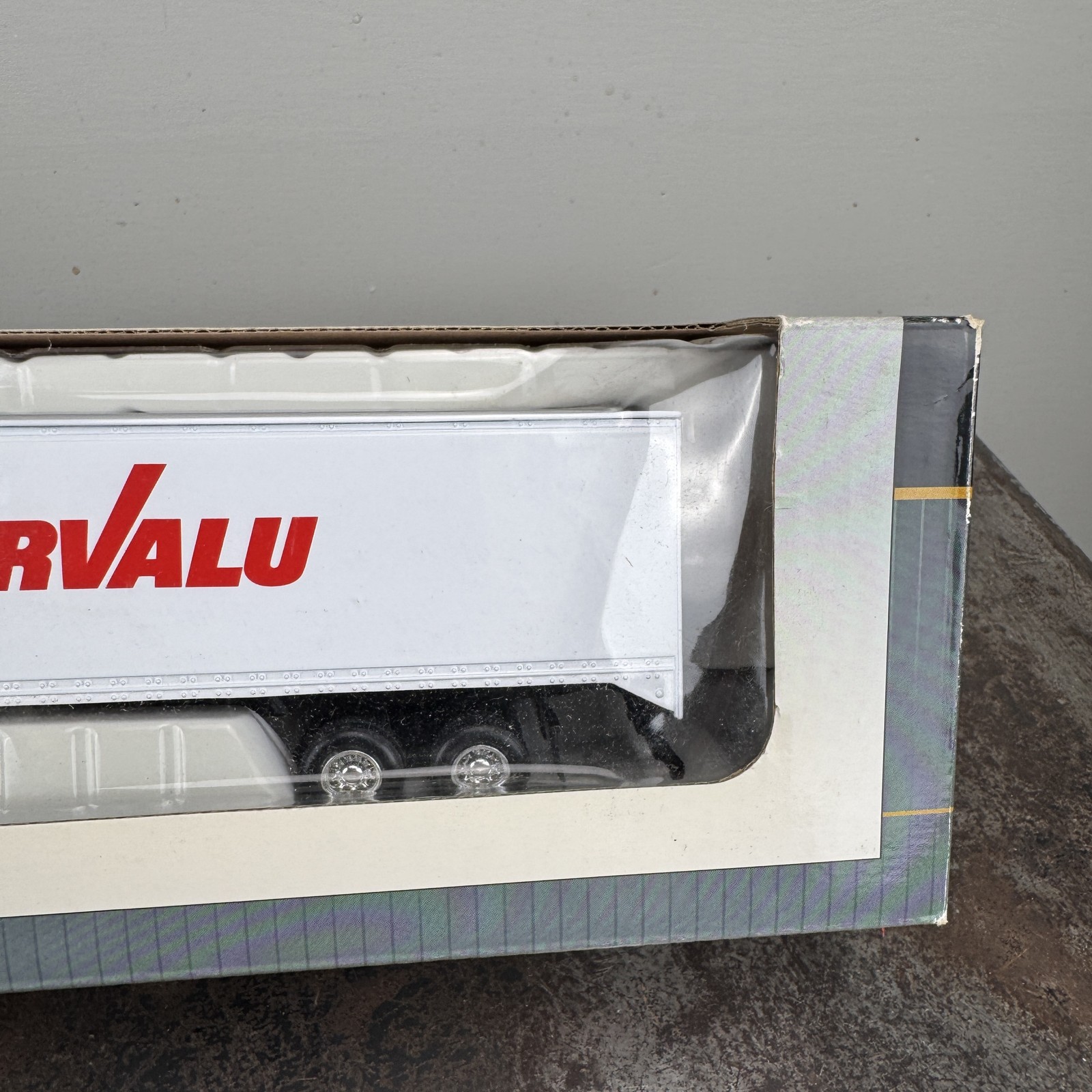 SpecCast SUPERVALU International 8600 Truck w/ Trailer 1:64 #34536