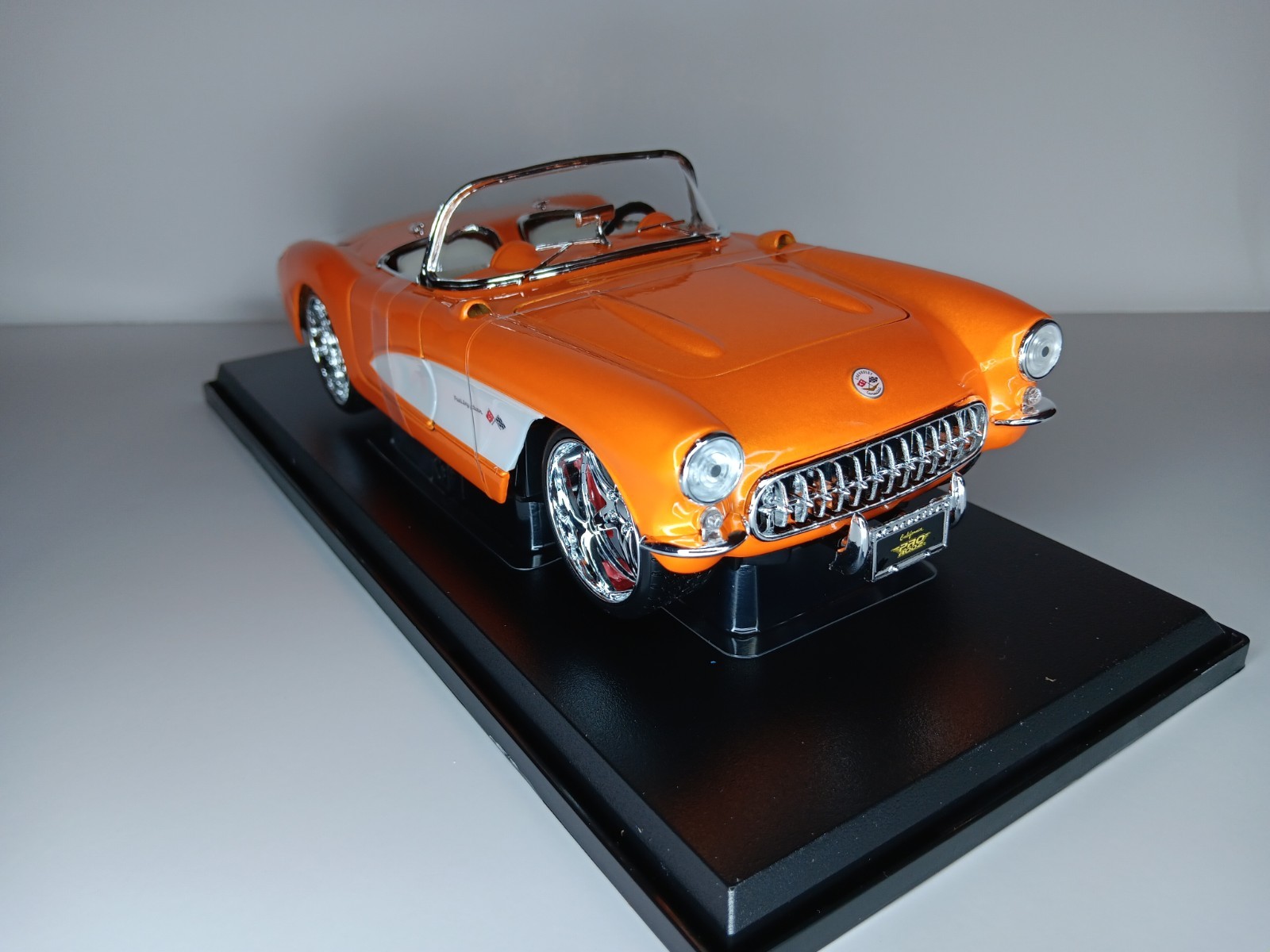 1957 Corvette 1:18 Maisto Exclusive Style Special Edition – Orange
