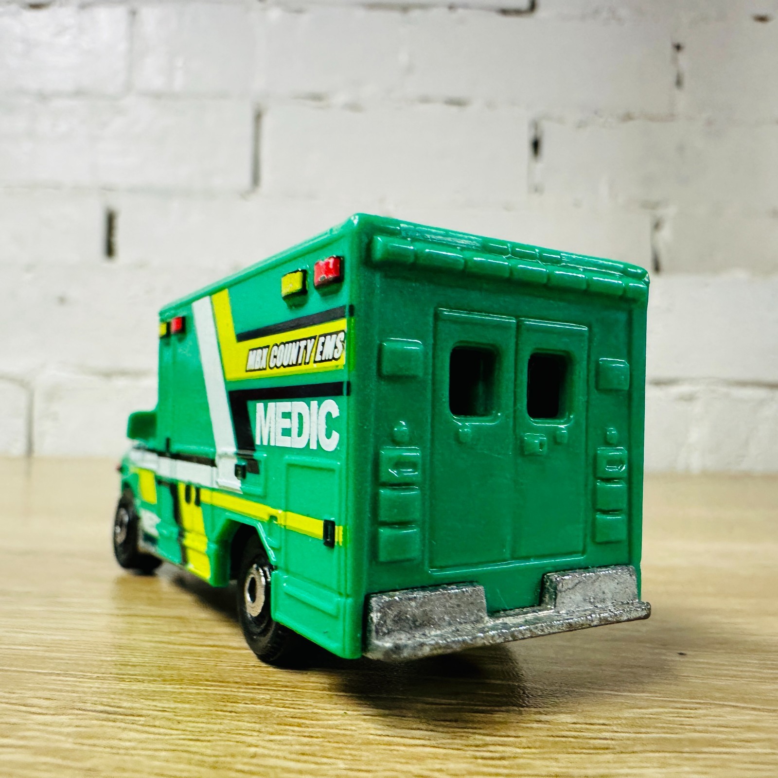 Ford E350 Ambulance 2009 Green Yellow White Medic MB944 Heroic Rescue 2016