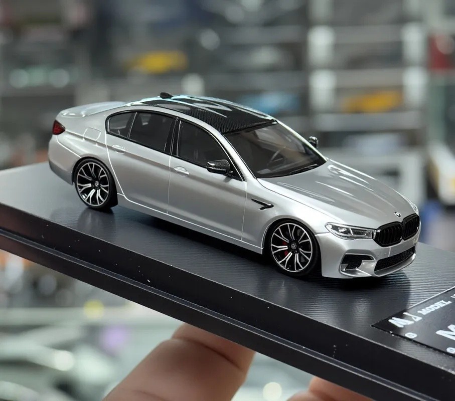 MJ 1:64 Silver M5 F90 Luxury Sedan Sports Model Diecast Metal Car