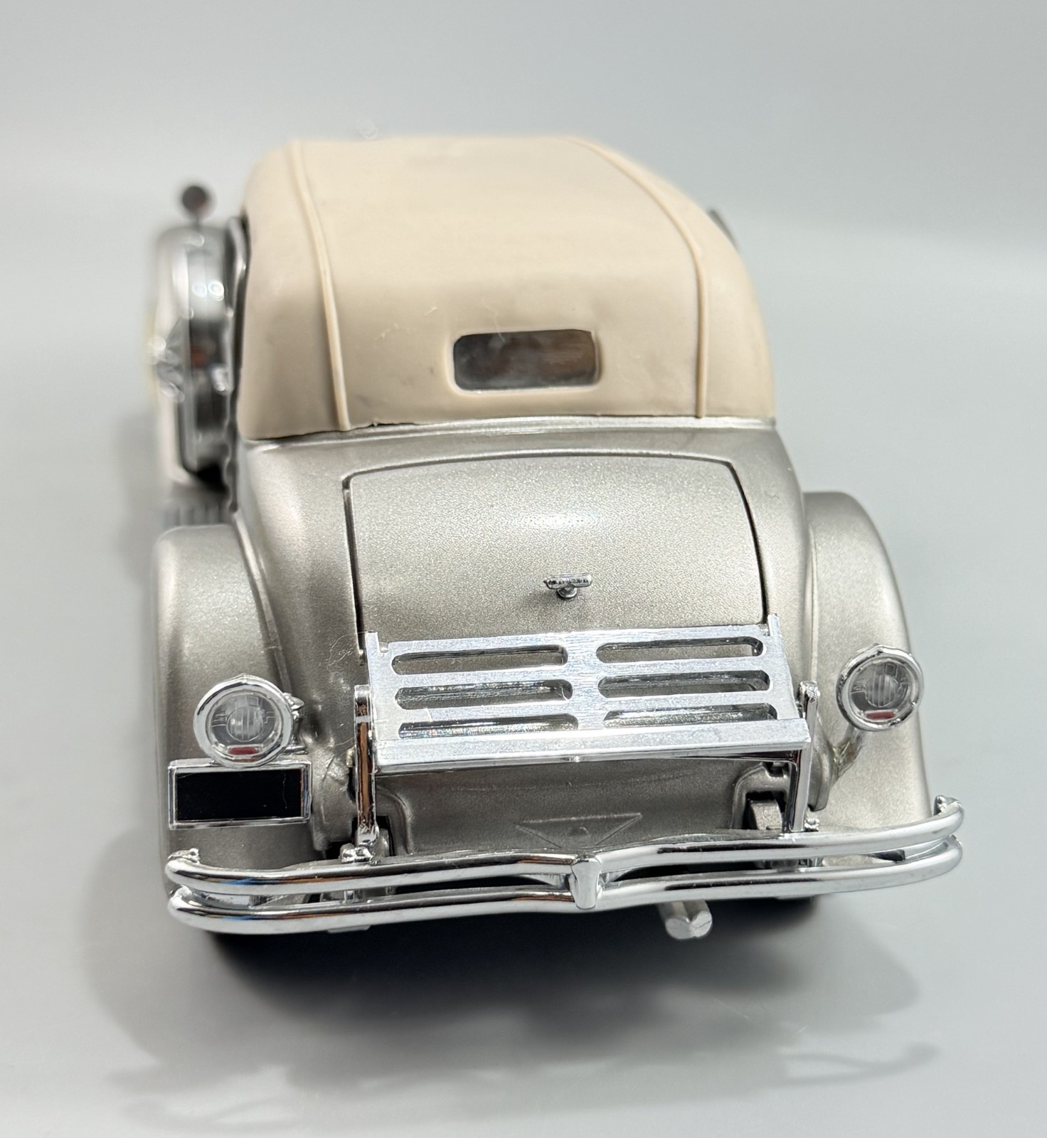 Franklin Mint 1933 Duesenberg SJ Twenty Grand Silver Diecast Model Car 1:24