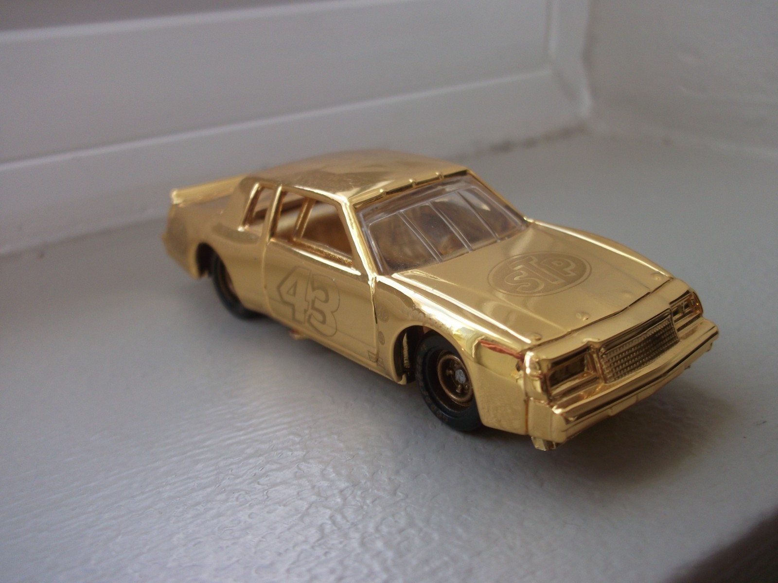 RICHARD PETTY VINTAGE 1981 BUICK REGAL RACING CHAMPIONS 1/64 24 KT. GOLD NASCAR