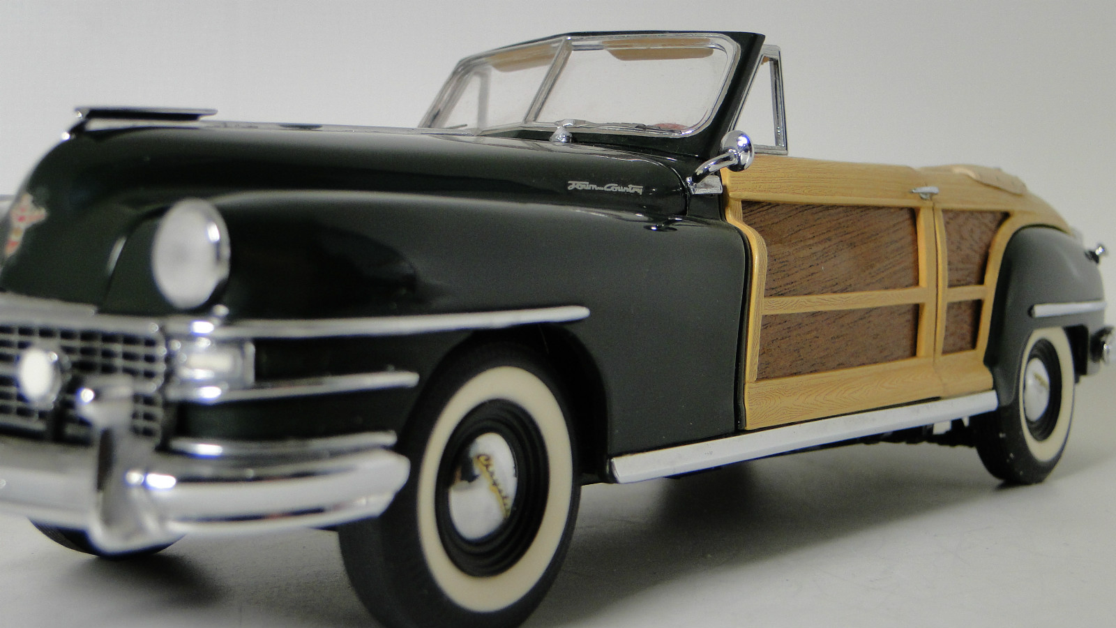 Woody Classic Car1 24Unique18Custom Built REAL WOOD Panels on Metal Body Model