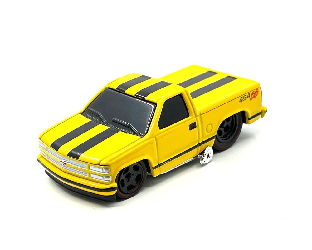 1993 Chevrolet 454 SS Pickup Yellow w/stripes 1:64 Muscle Machine 15572YL-3H