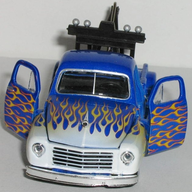1/64 = 1951 STUDEBAKER 2R / Hood & Door Open / Rubber Tire Tow Truck / Wrecker