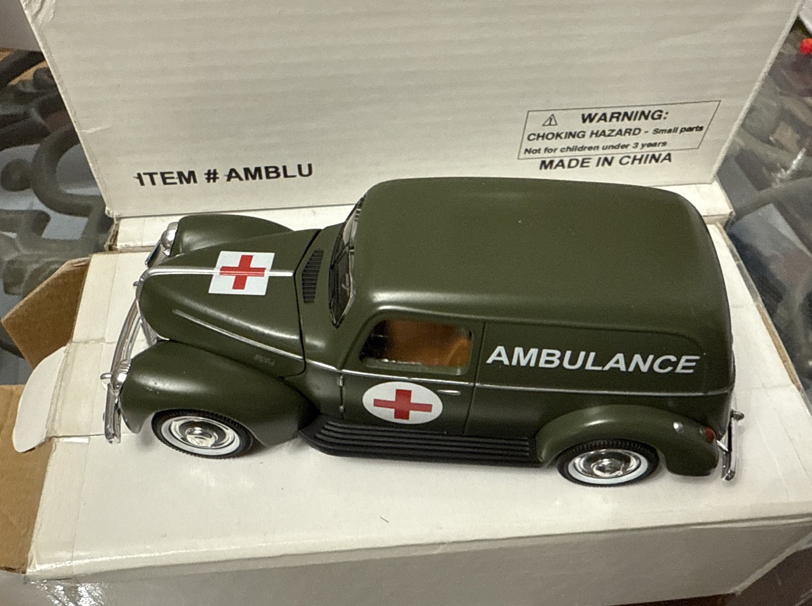 National Motor Museum Mint ~ 1940’s Van AMBULANCE ~ 1:32 Diecast – NEW IN BOX