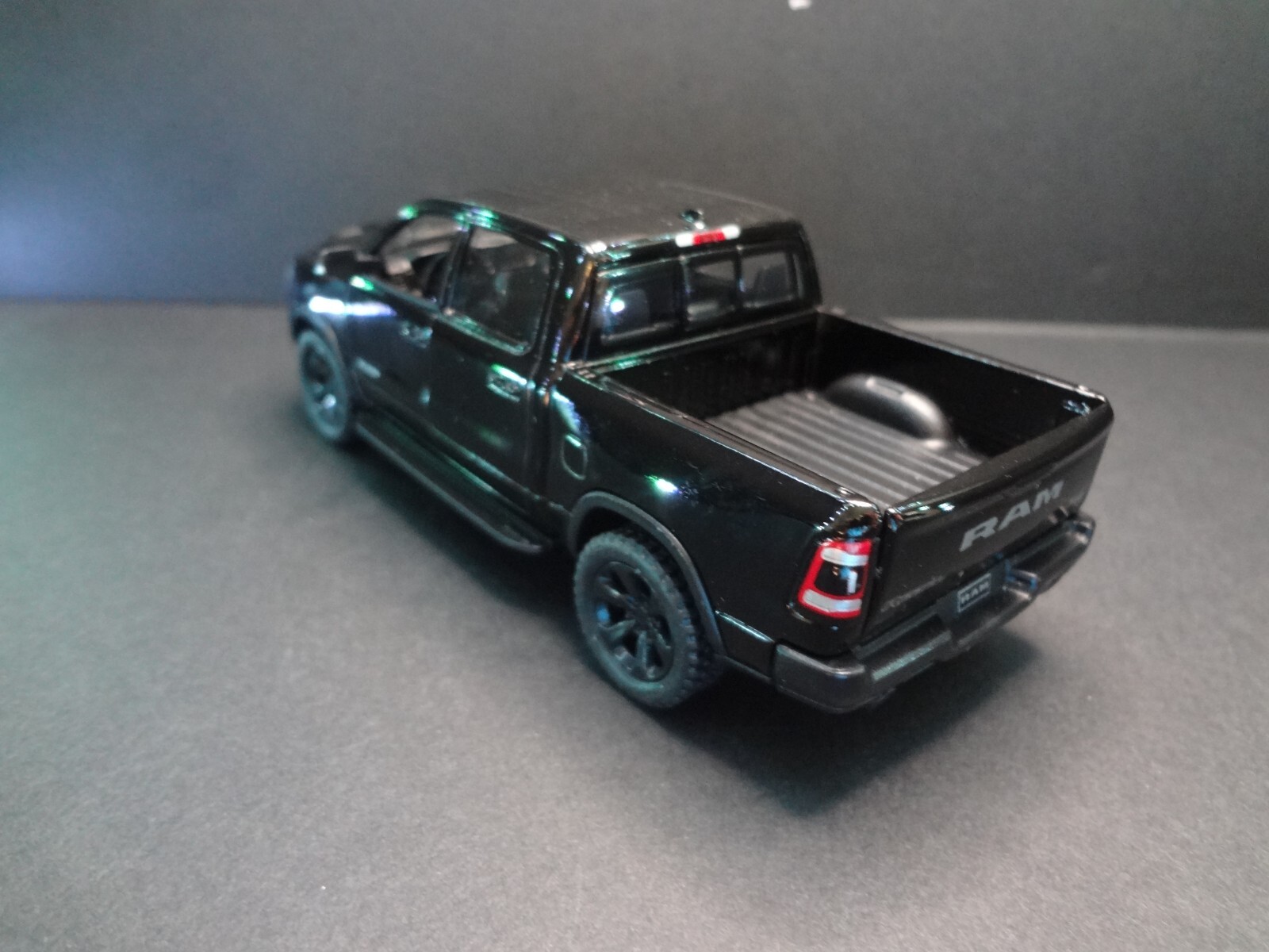 1:46 Scale 2019 Dodge RAM 1500 black – Loose