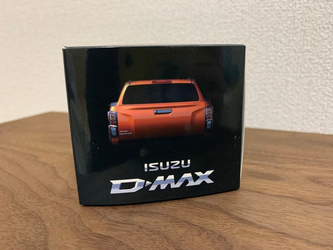ISUZU D-MAX 1/43 Die-cast model car orange