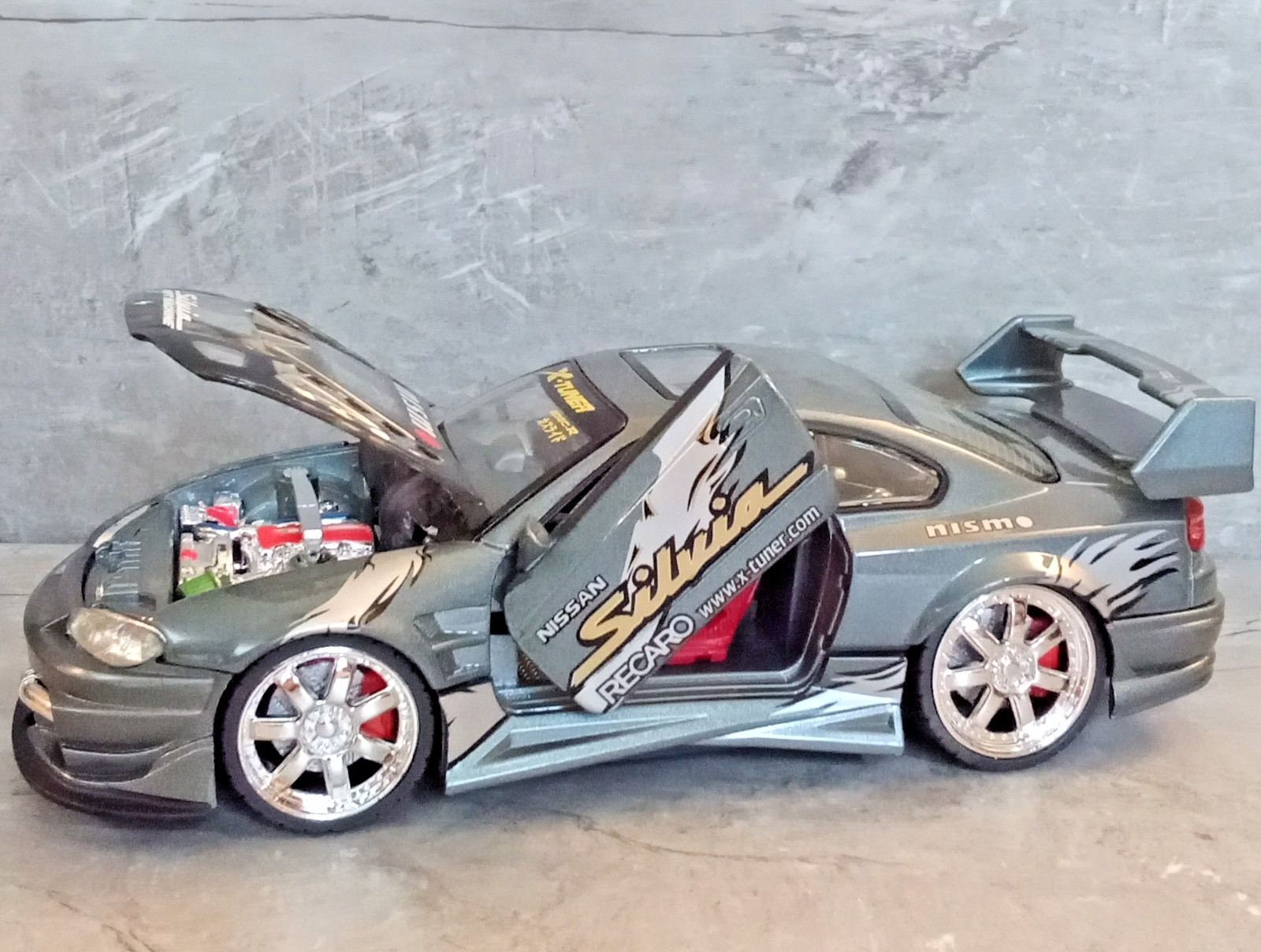 Nissan Silvia S15 1:24 Silver Hard Top w/ Sunroof & Lights Diecast Boley Xtuner