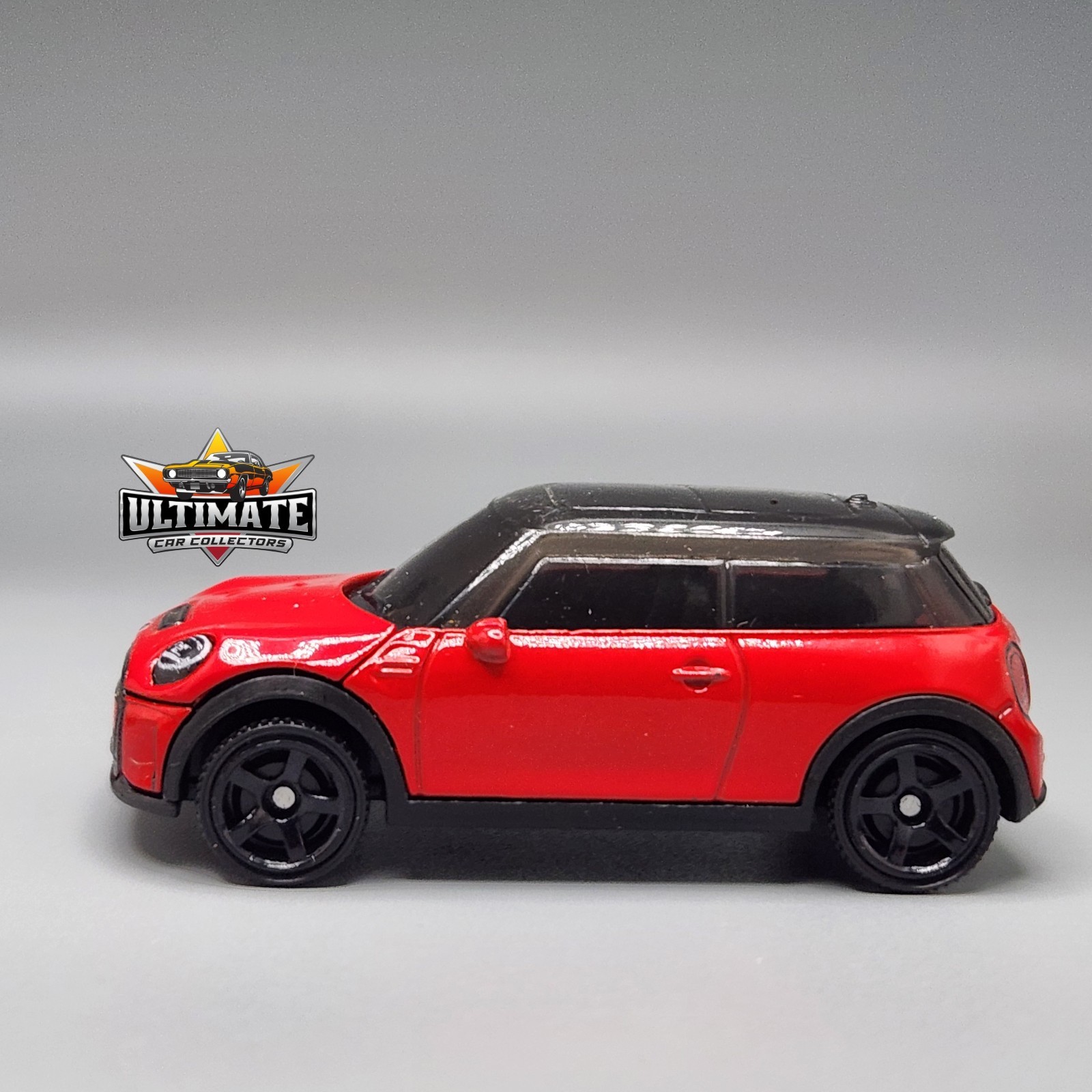 2022 22 Mini Cooper SE Collectible 1/64 Scale Diecast Model Collector Car