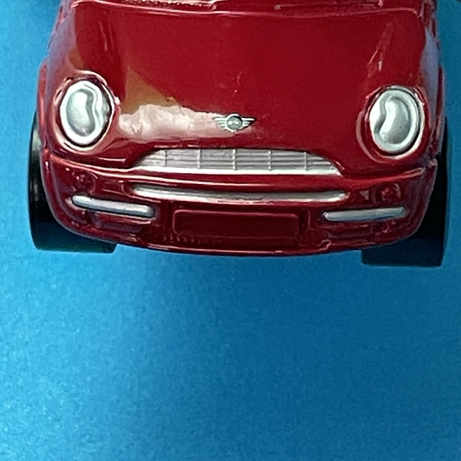 2001 Maisto Mini Cooper Metallic Red Diecast Car with White Top detailed Loose