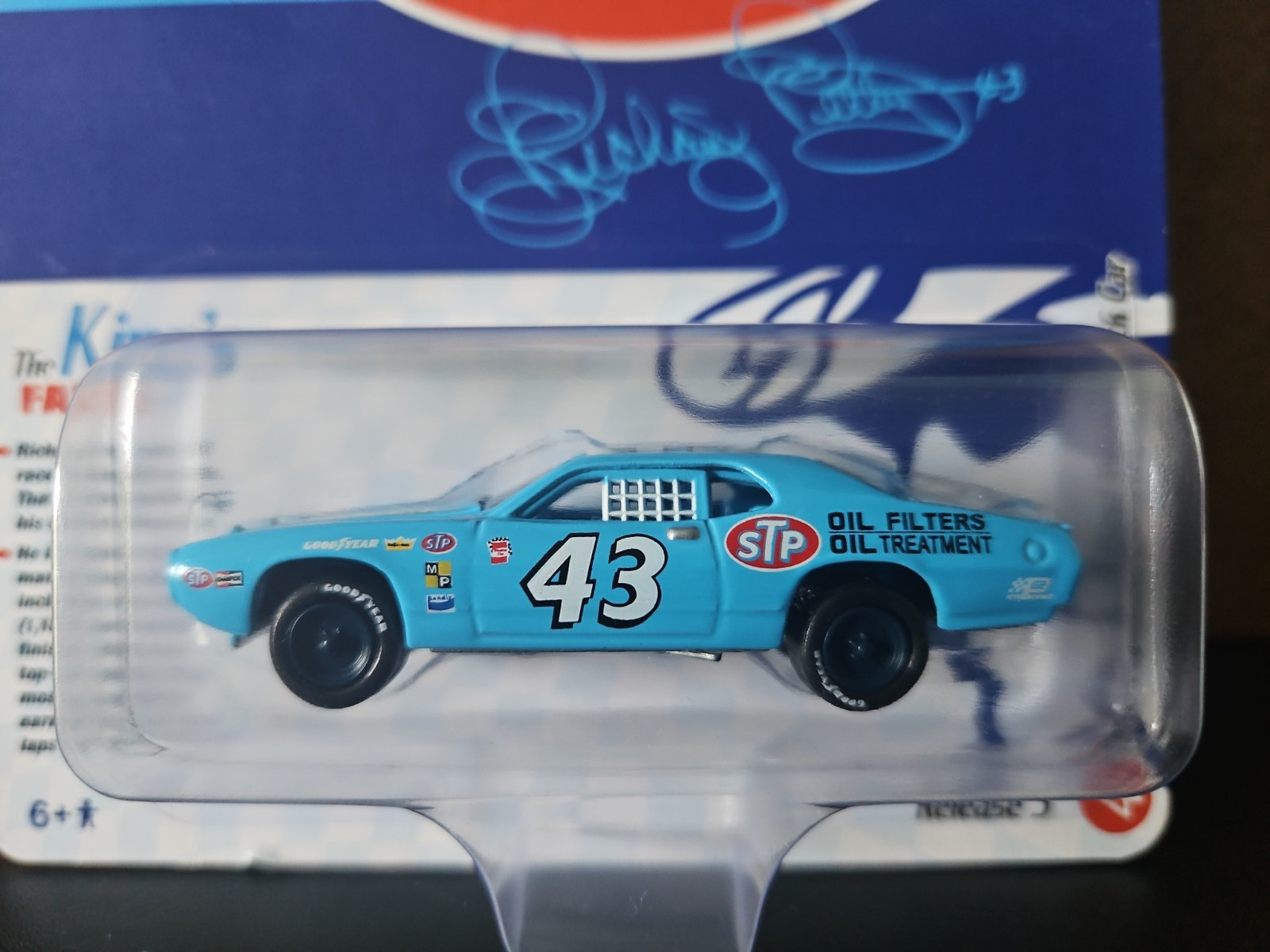 Johnny Lightning Richard Petty #43 1972 Plymouth Road Runner Stock Car Diecast