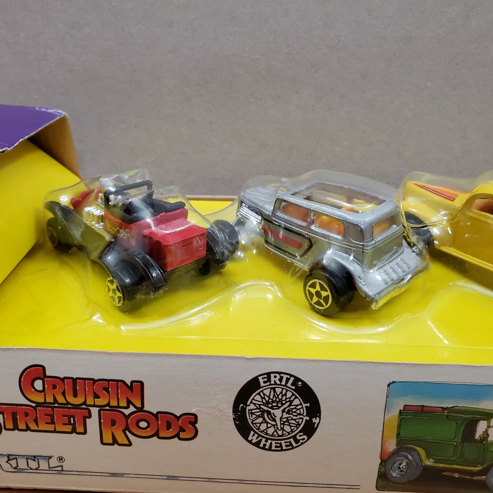 Ertl Ford Cruisin Street Rods 5-Car Set Diecast 1:64