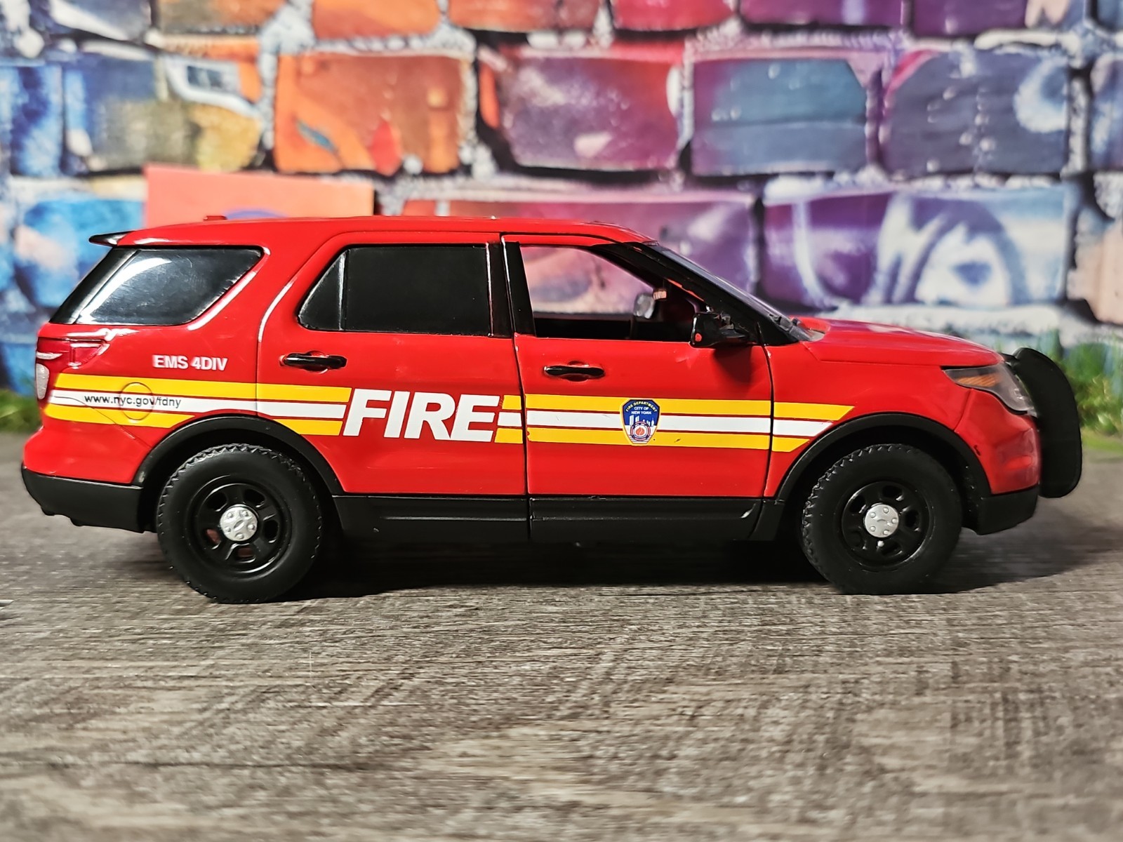 MotorMax 2015 Ford Explorer Interceptor FDNY Red 1:24 Diecast Car NO BOX READ