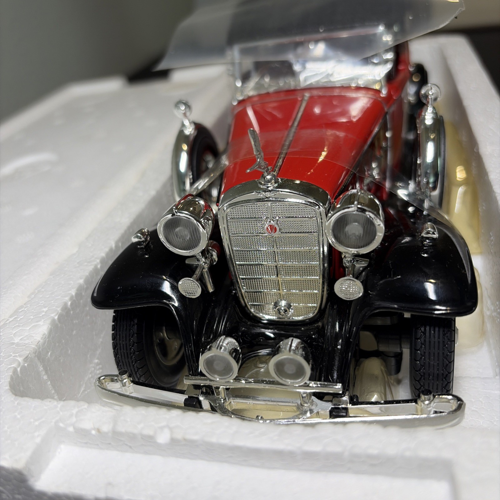 1932 Cadillac v-16 1:18 Scale Diecast Car Ertl Hamilton New In Box W Cert. Rare