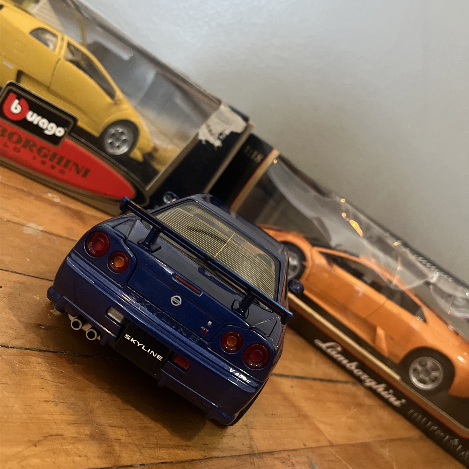 3x VTG 90’s 1/18 Die-cast Model Cars bburago Maisto Skyline & Lamborghini