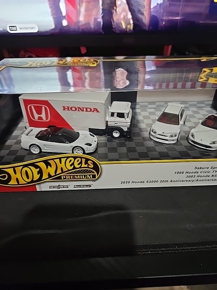 Hot Wheels 2025~ Premium Collector Diorama~ Honda Set Civic Type-R, NSX-R, S2000
