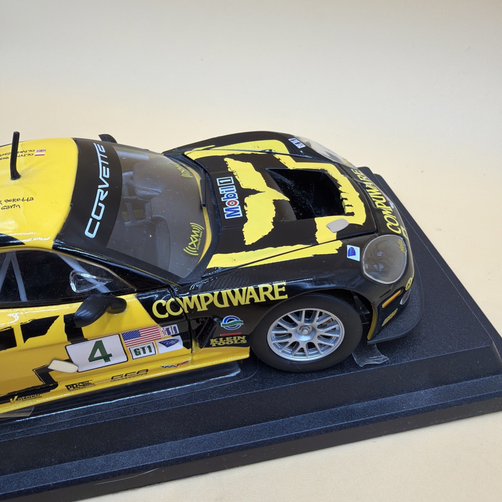 Burago Corvette CR6 1/24 Race Car With Stand