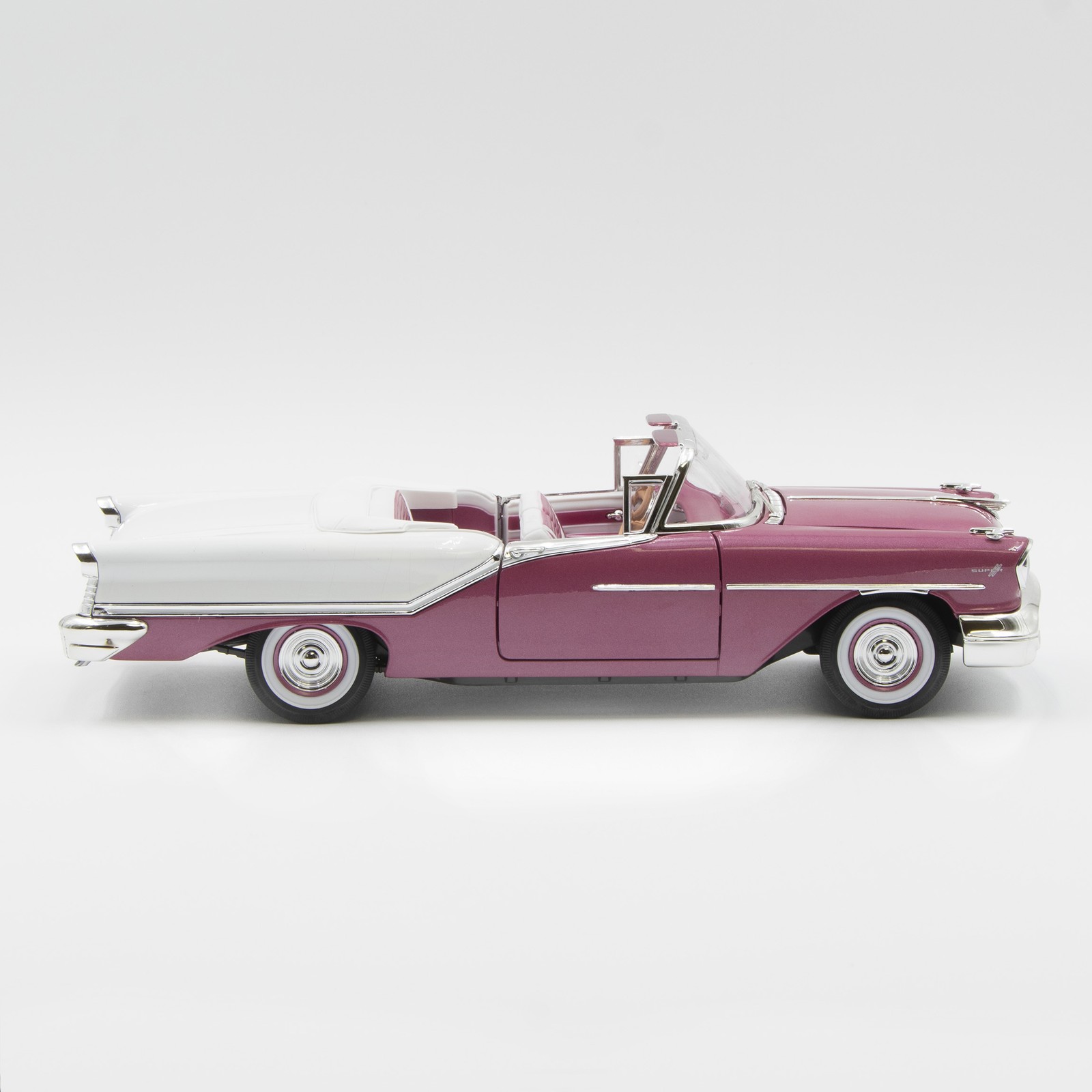 Yat Ming Road Signature Series 1:18 Diecast 1957 Oldsmobile Super 88 in Purple