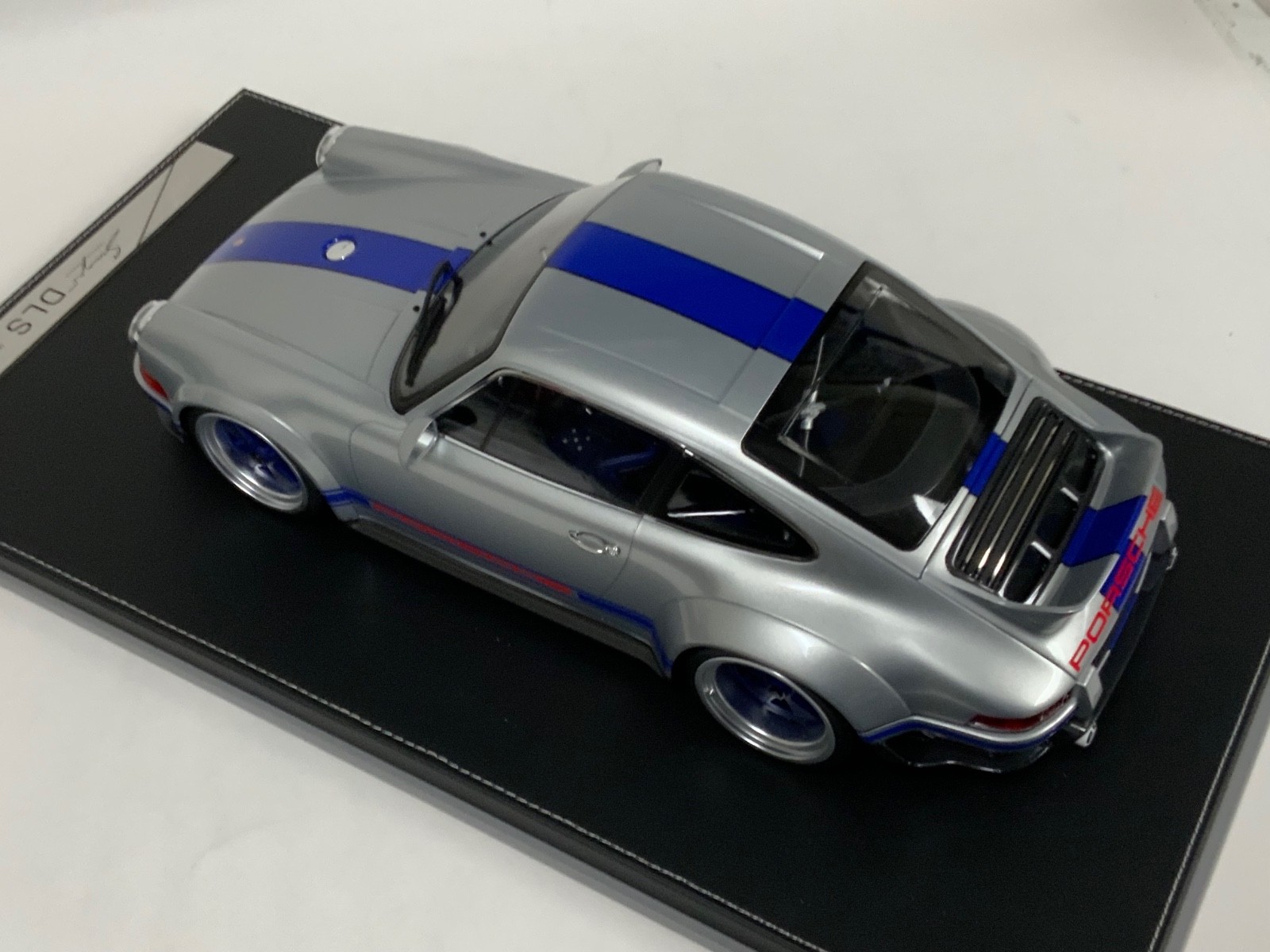 1/12 scale IVY model of Porsche 911 Singer DLS Gray with Blue stripe 40 pcs