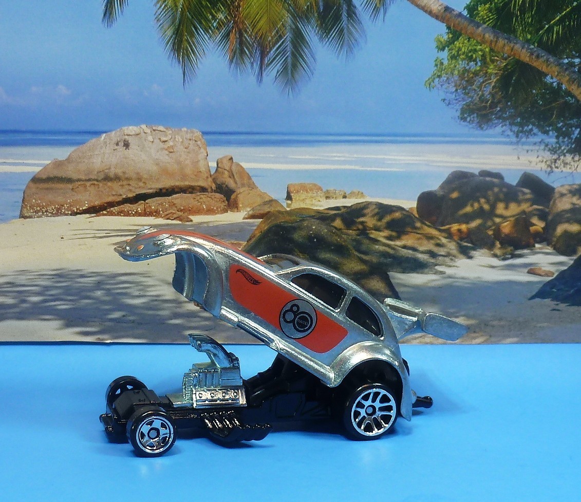 HOT WHEELS ZAMAC VW DRAG BEETLE 80TH ANNIVERSARY REPLAY THE CLASSIS 1/64