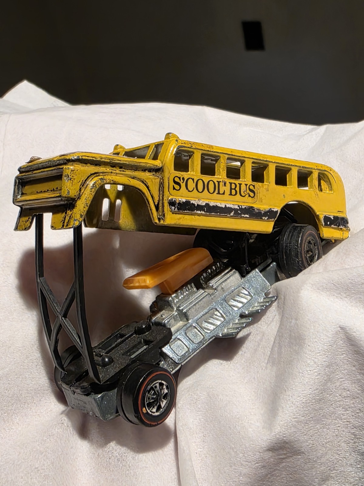 Redline HOT WHEELS S’Cool Bus Heavyweights Soft Rear Axle. Complete!