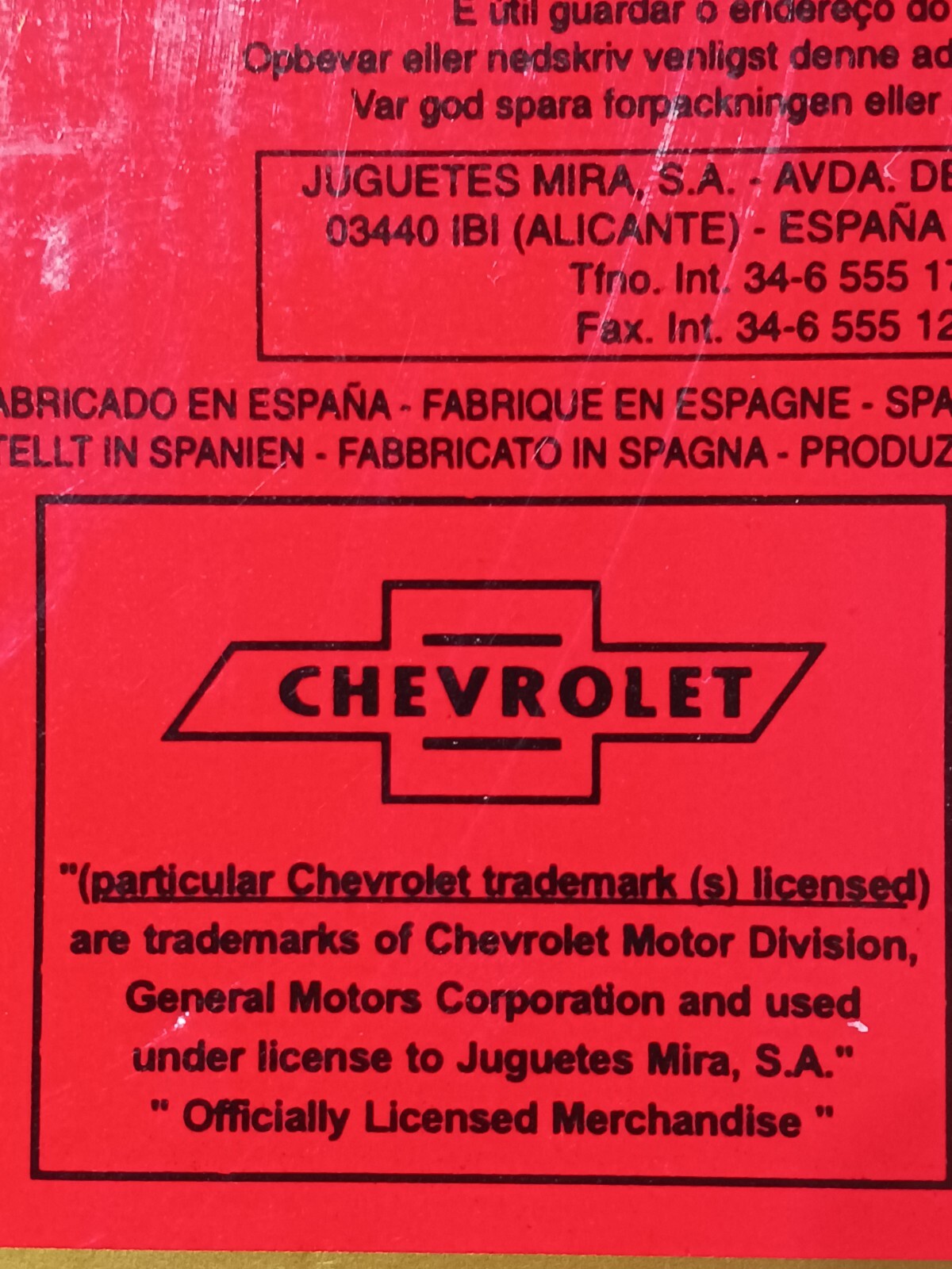 MIRA GOLDEN LINE: “1950 Chevrolet Carry All Suburban” E/1:18 Diecast Red USED