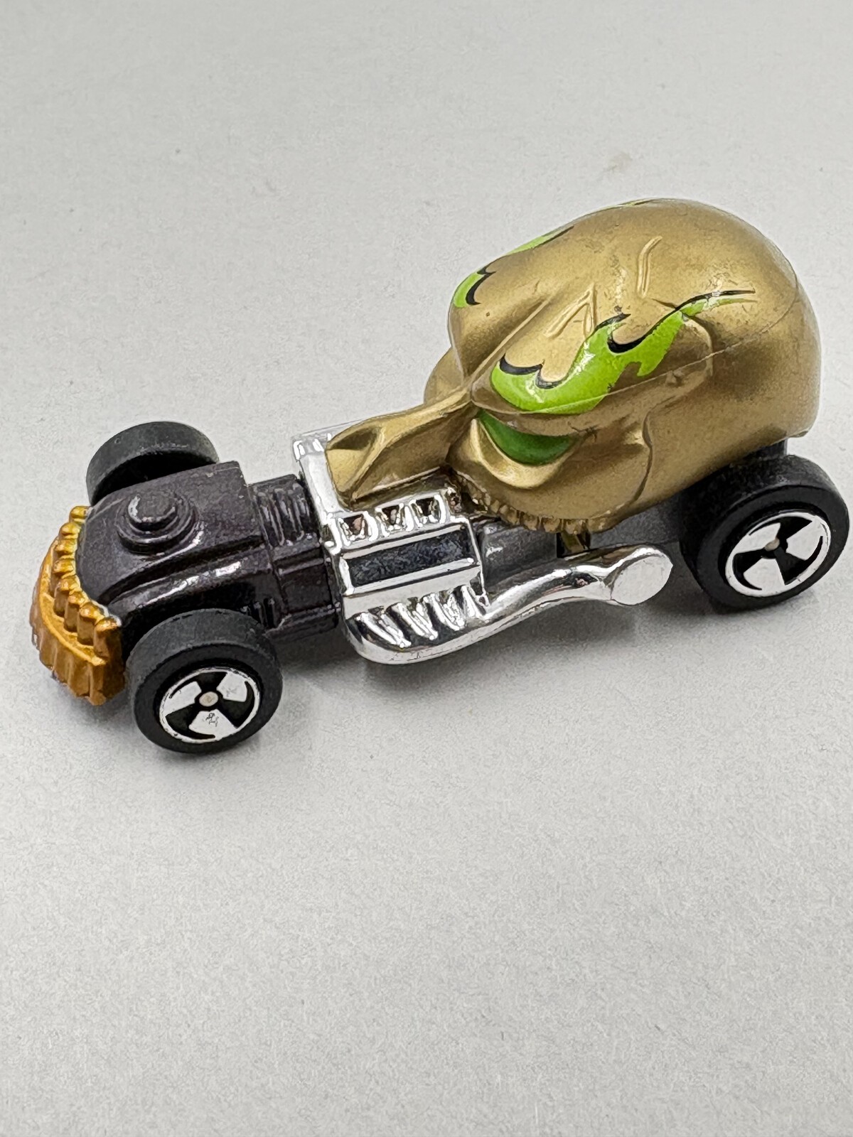 2002 Maisto Kraniator Gold Skull Green Flames 1:64 Diecast Car Loose