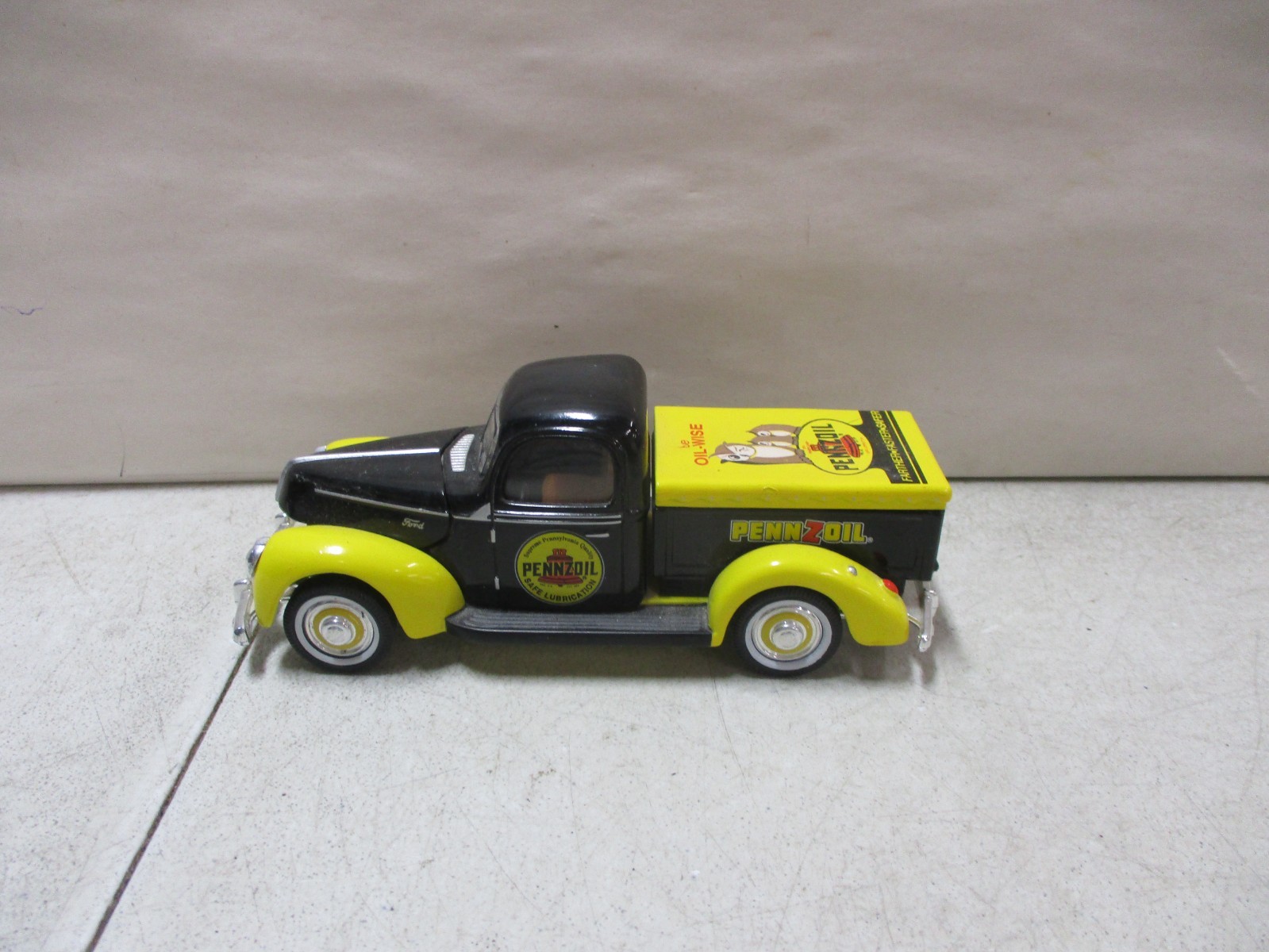 Golden Wheels 1940s Pickup Pennzoil 1/43