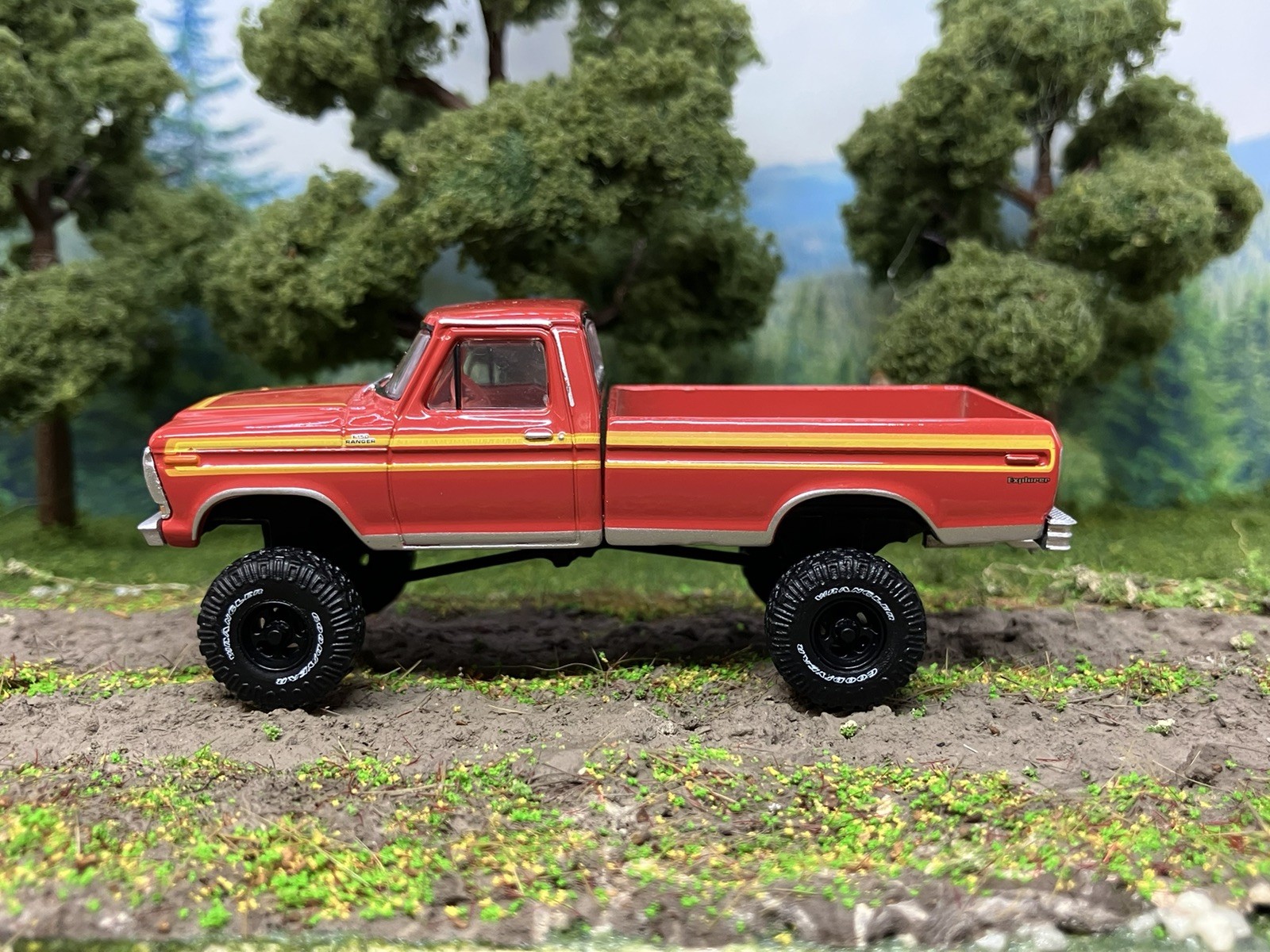 1978 Ford F-150 Ranger Explorer Lifted 4×4 Truck 1/64 Diecast Custom Greenlight