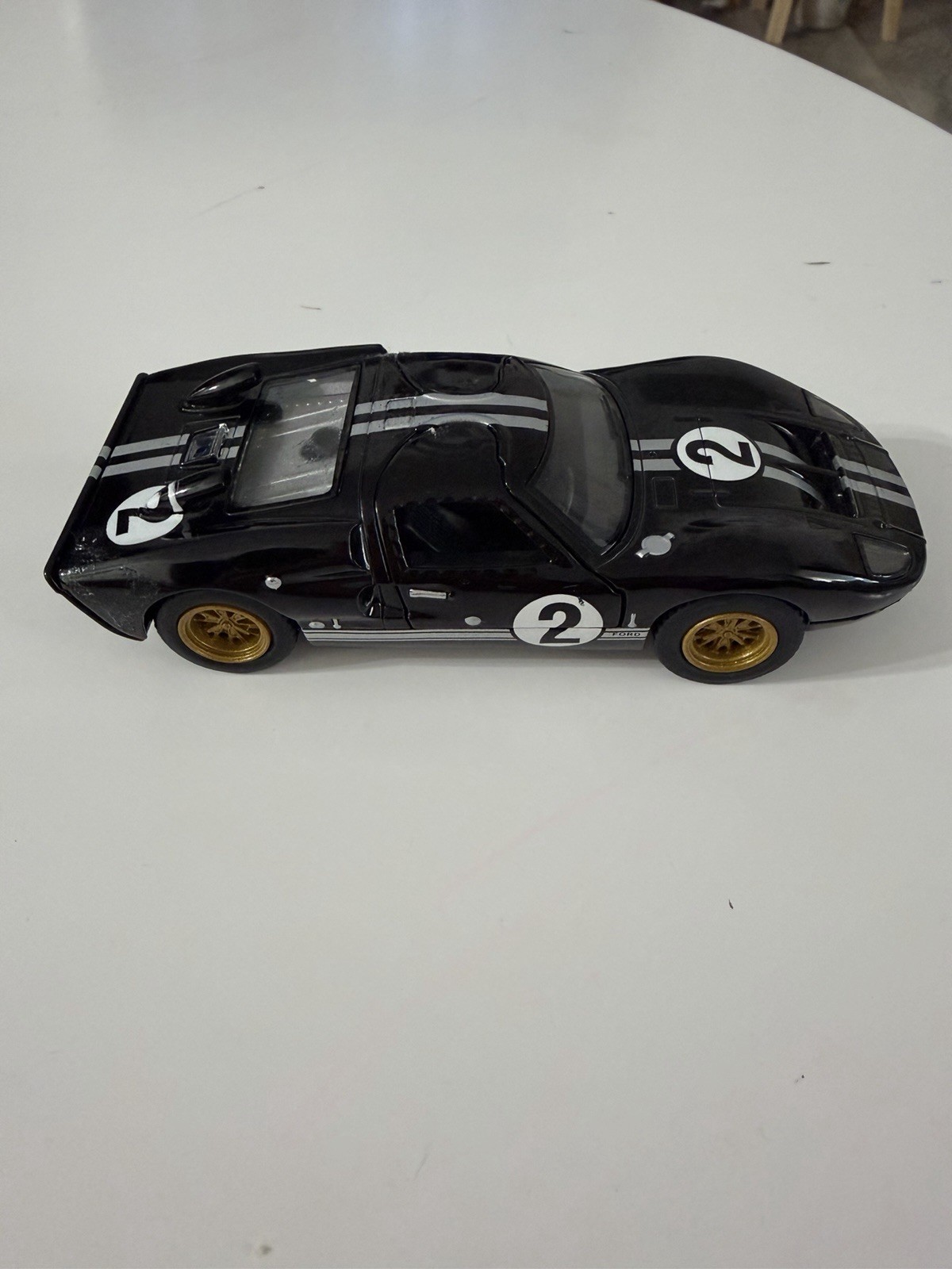 Kinsmart Ford GT40 1:36 Diecast Pull Back Car Black/White Stripes Gold Wheels