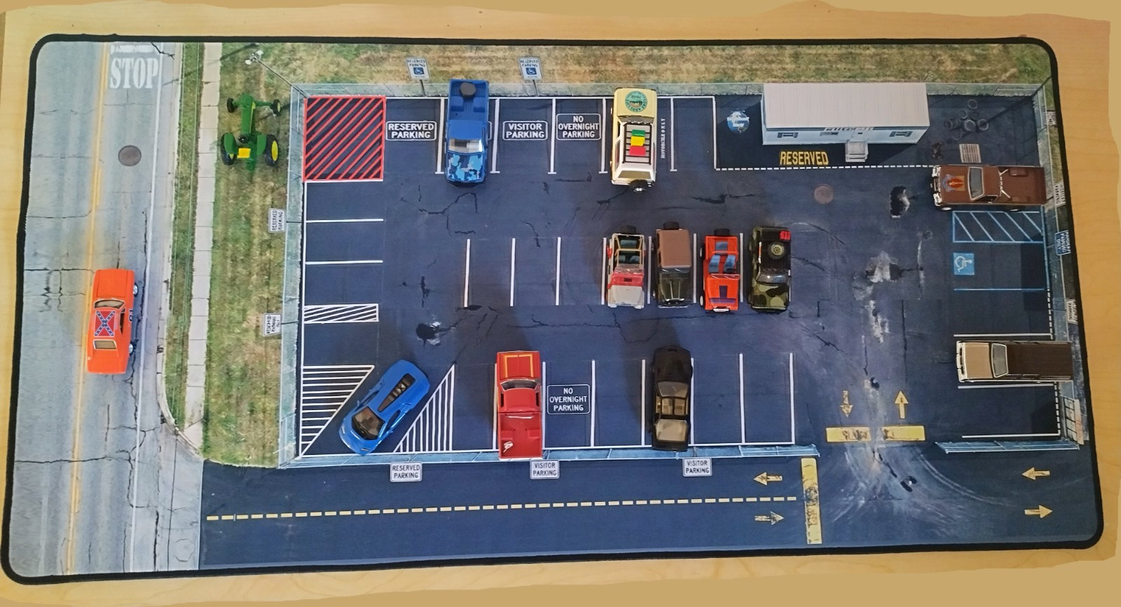 31″X 15.5″ Desk Mat Used Car Lot Dealership 1:64 scale