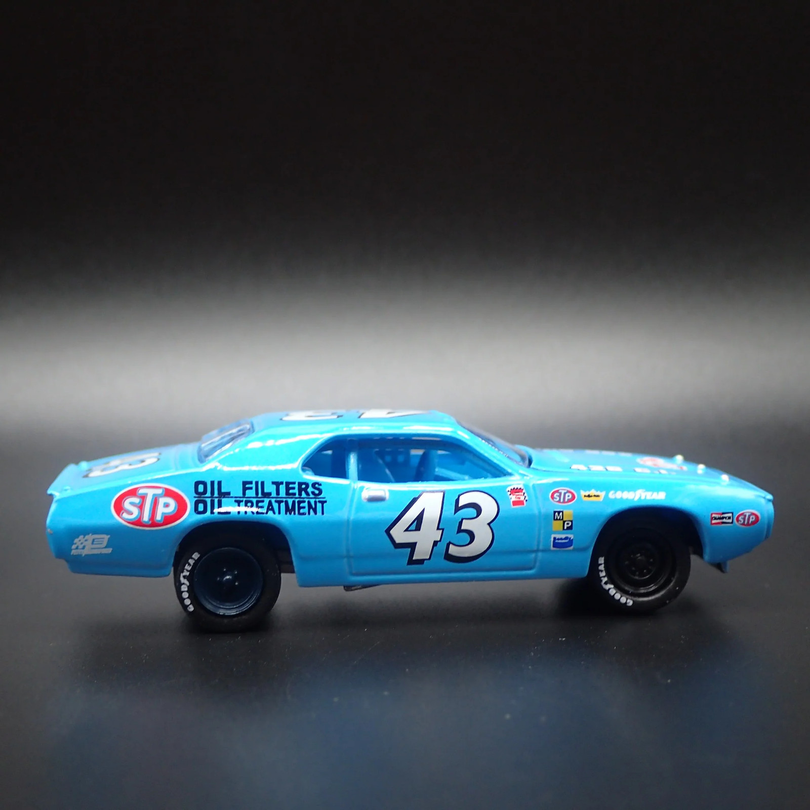 1972 72 PLYMOUTH ROAD RUNNER RICHARD PETTY’S #43 1:64 SCALE DIECAST MODEL CAR