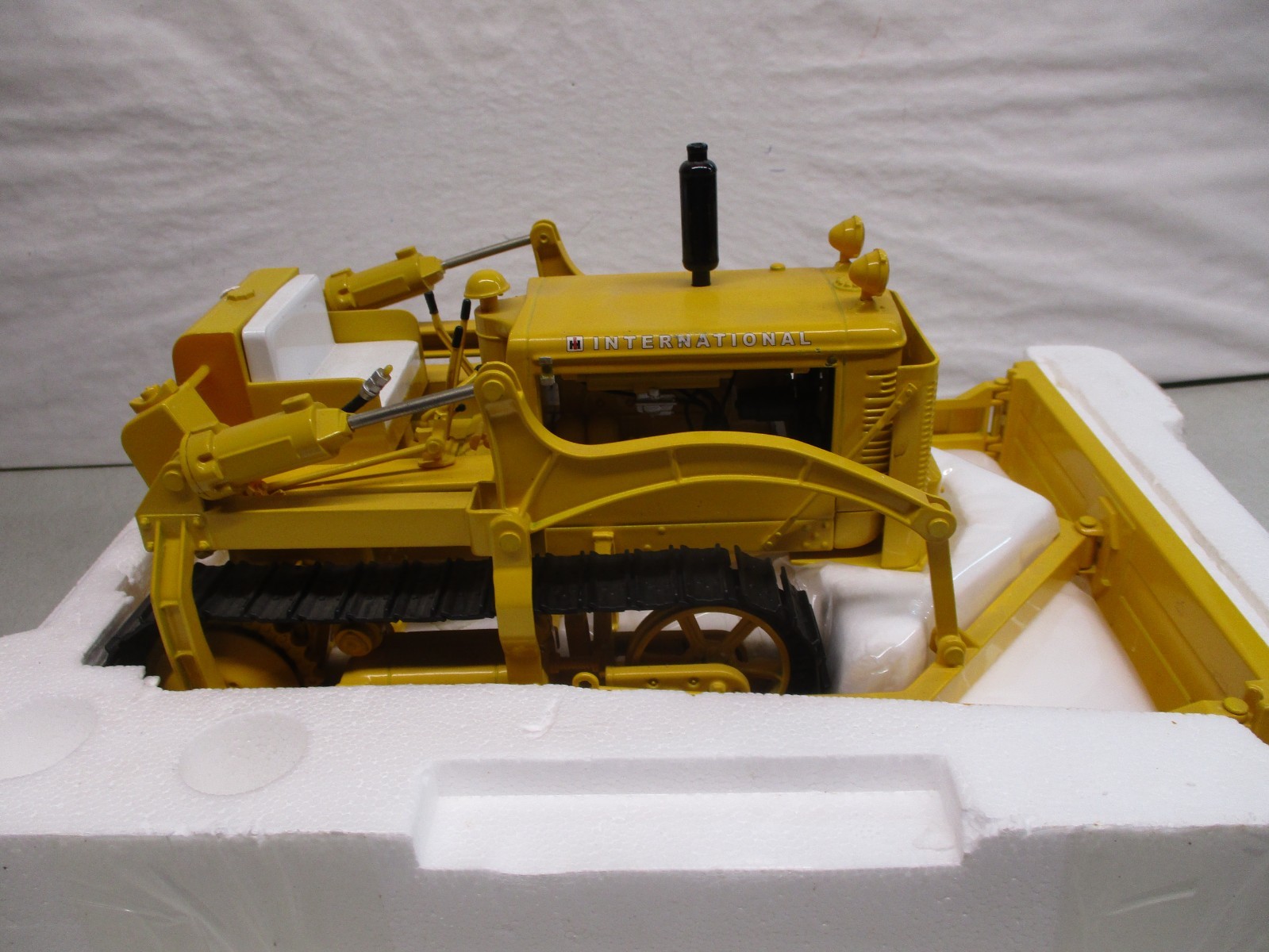Speccast International Harvester TD-14 Industrial Crawler 1/16