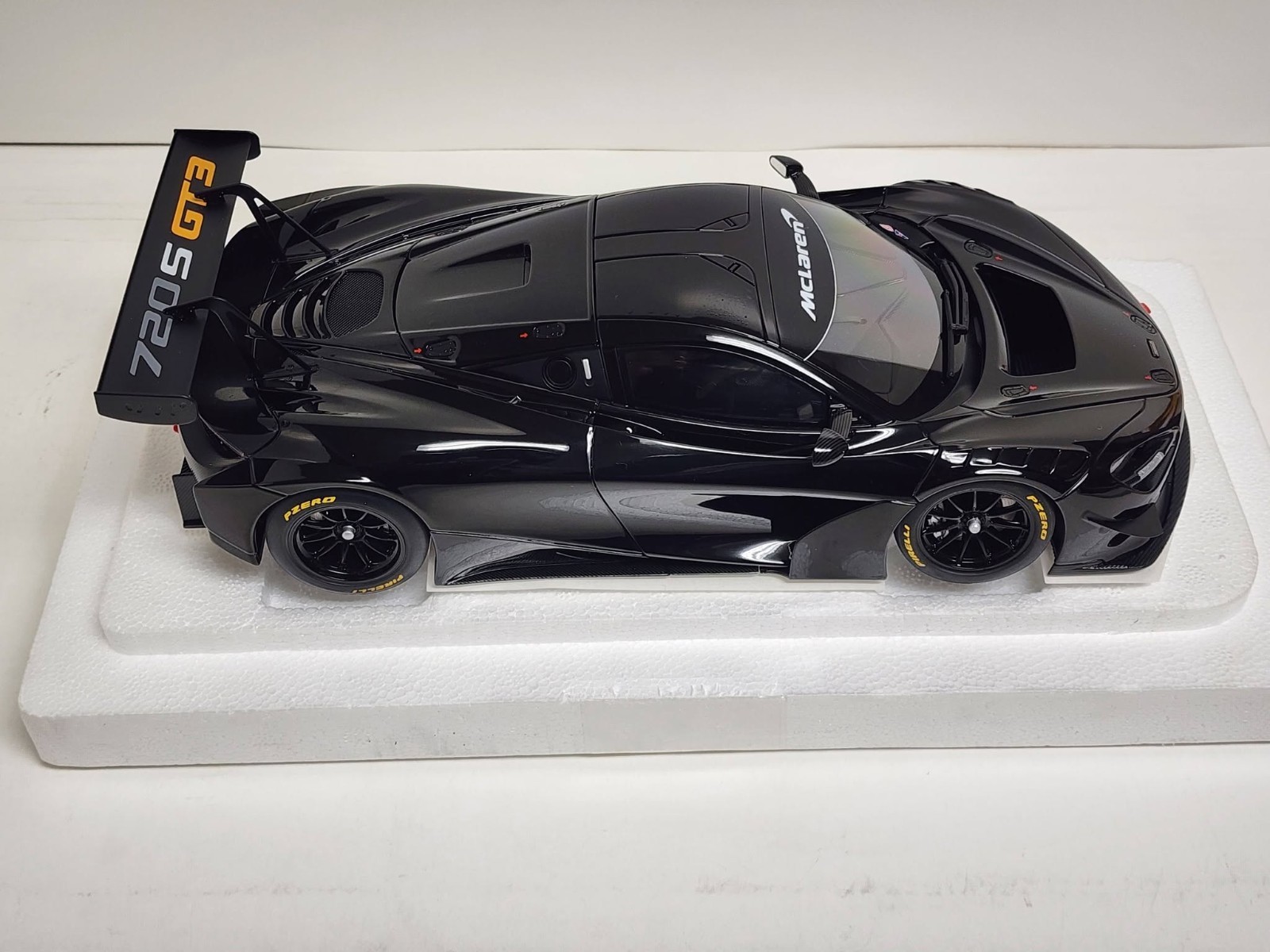 AUTOart – 1/18 die cast: McLaren 720S GT3, gloss black