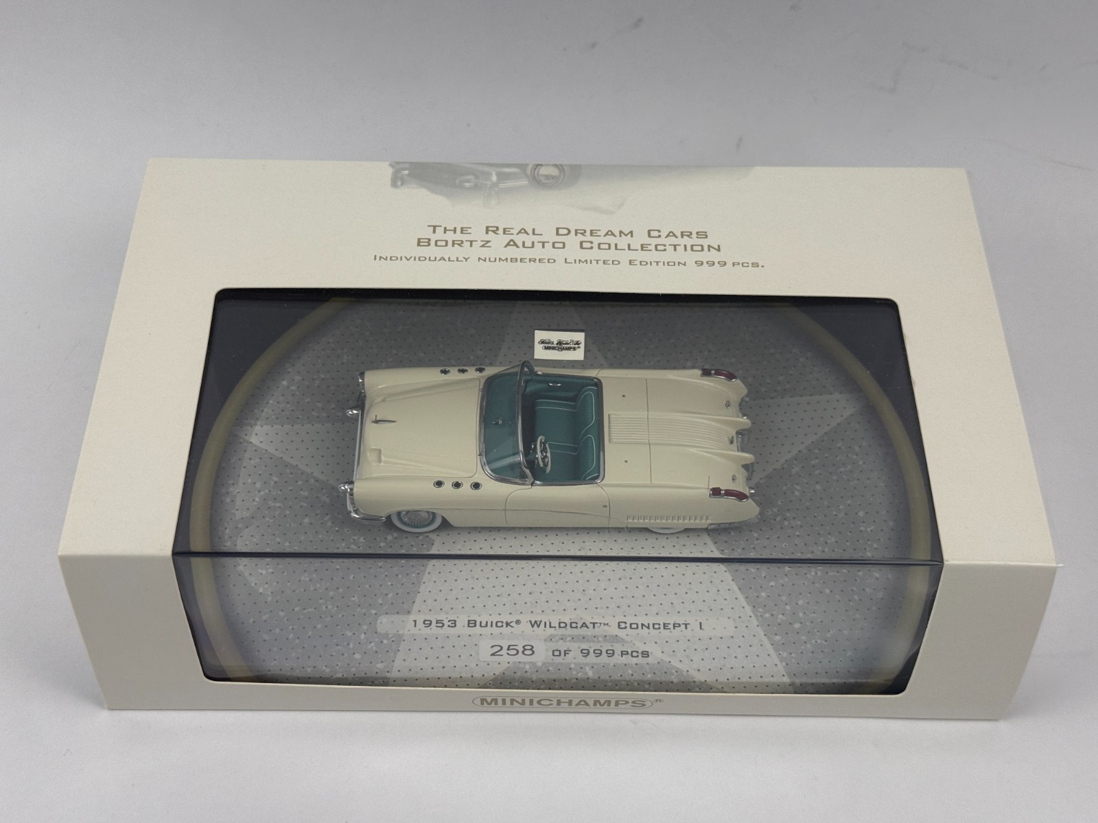 Minichamps 437141330 1/43 1953 Buick Wildcat I Concept Resin Model Car 258/999