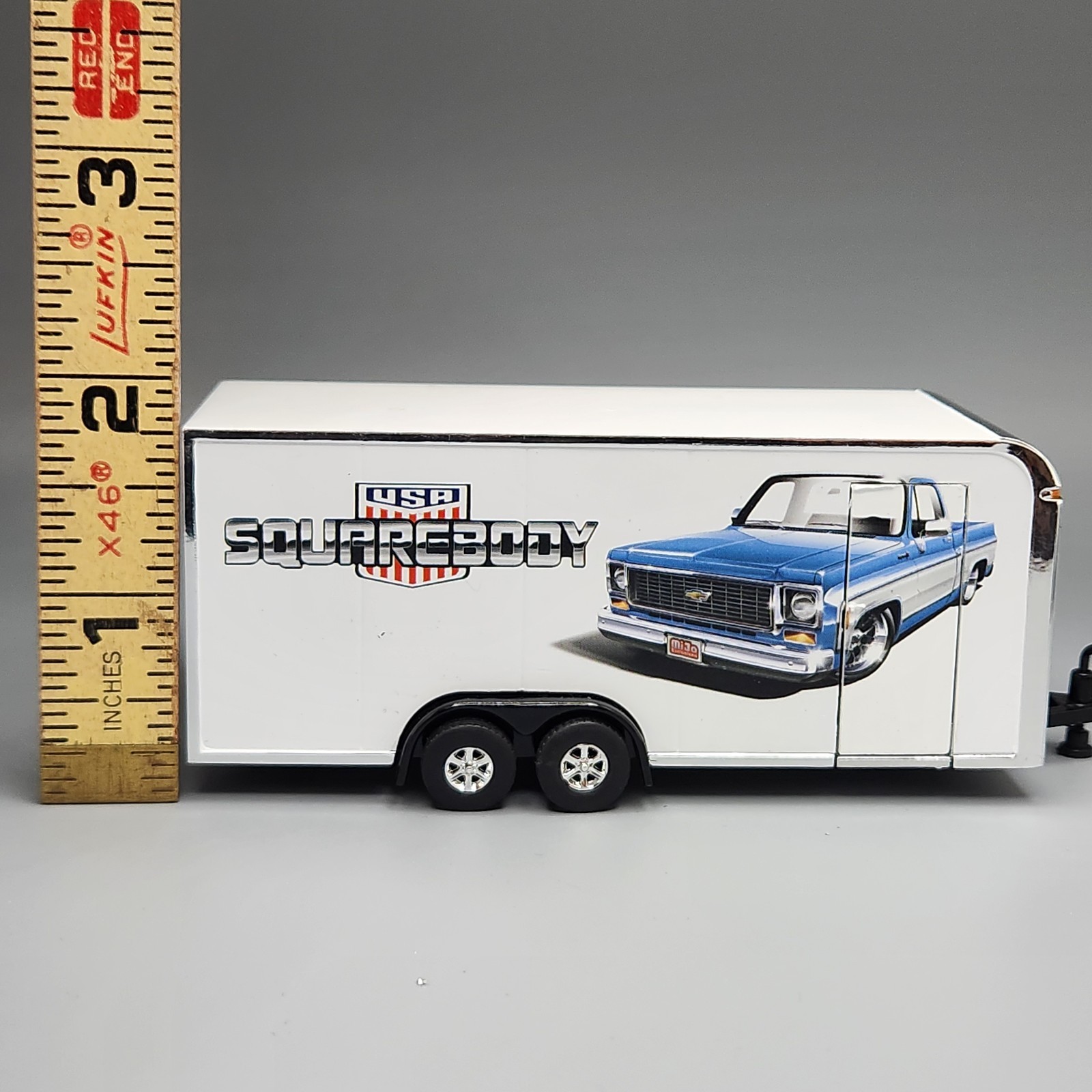 Enclosed car trailer w opening door Collectible 1/64 Scale Collector Car