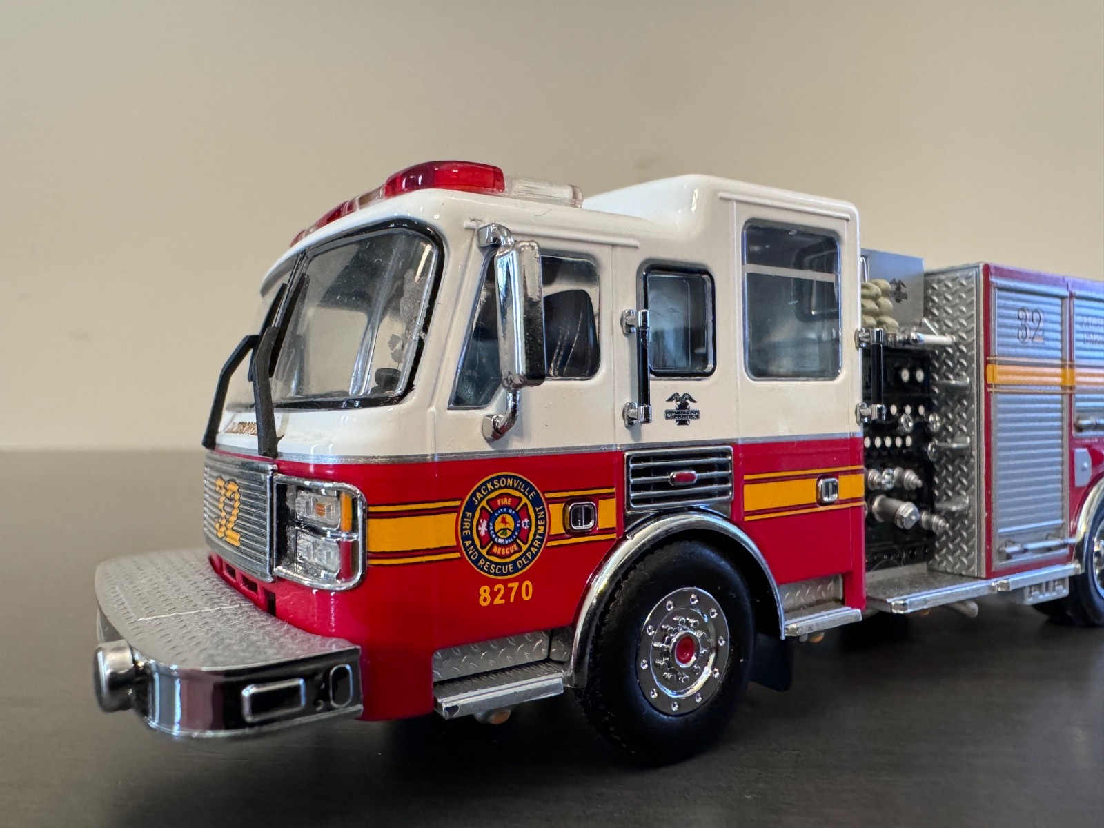 1/64 Code 3- American La France- ALF- Jacksonville FD- Engine 32