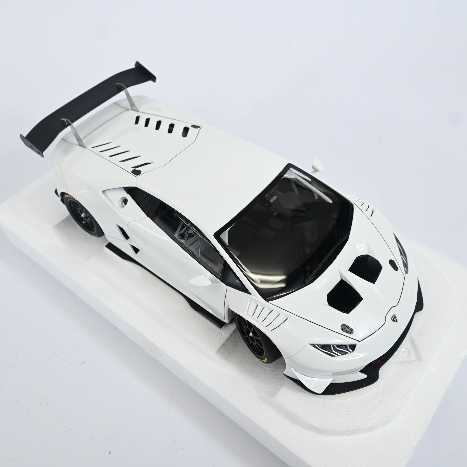 AUTOart 1/18 Lamborghini Huracan LP620-2 Super Trofeo White Diecast Model Car
