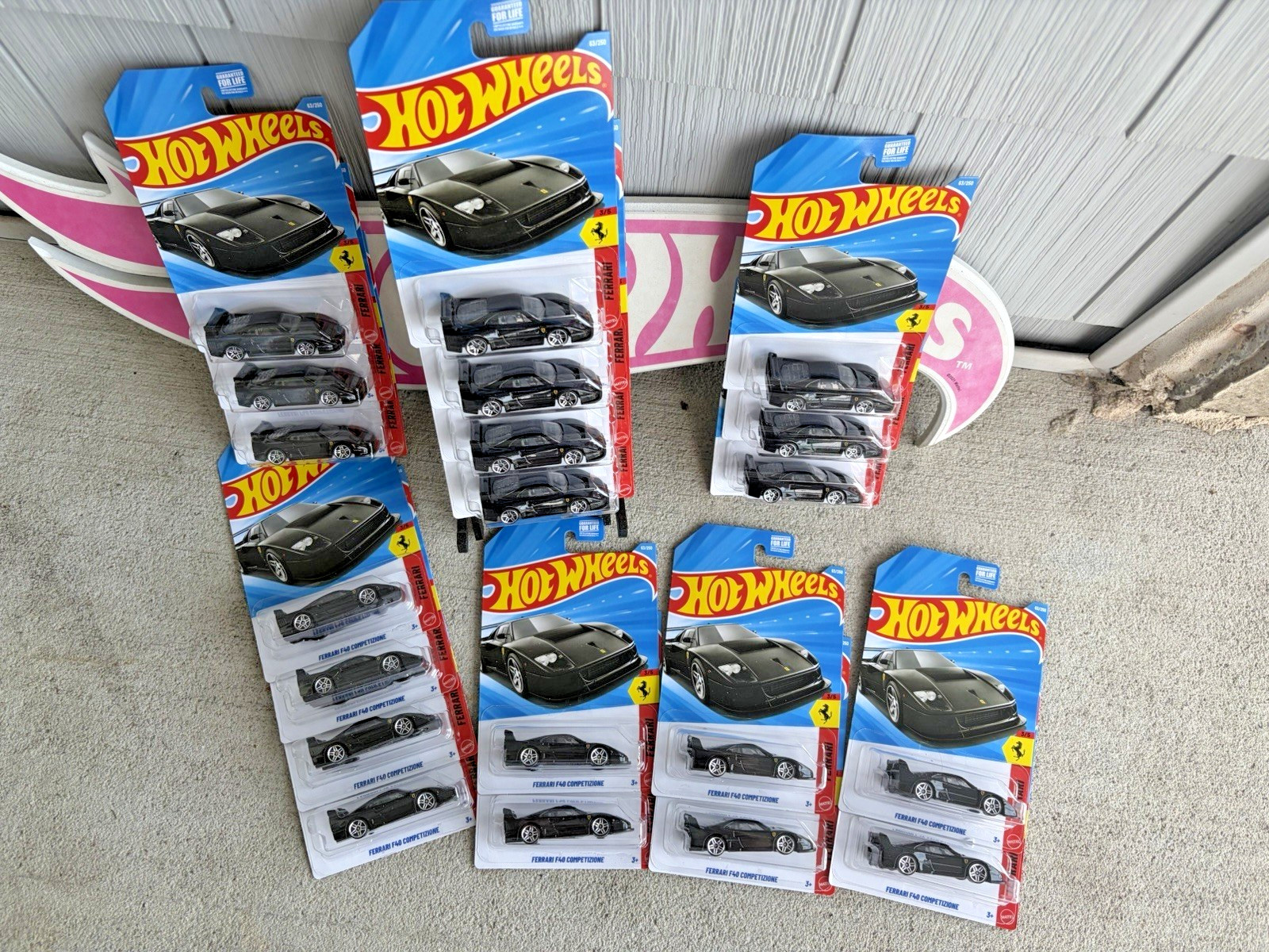 Hot Wheels Ferrari HUGE LOT OF 64 – F40 BLACK / DINO / 12 CILINDRI – FERRARI