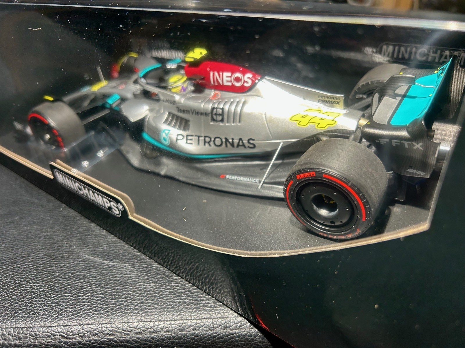 1/18 Minichamps – 2022 MERCEDES-AMG F1 W13 E #44 – LEWIS HAMILTON – SPANISH GP