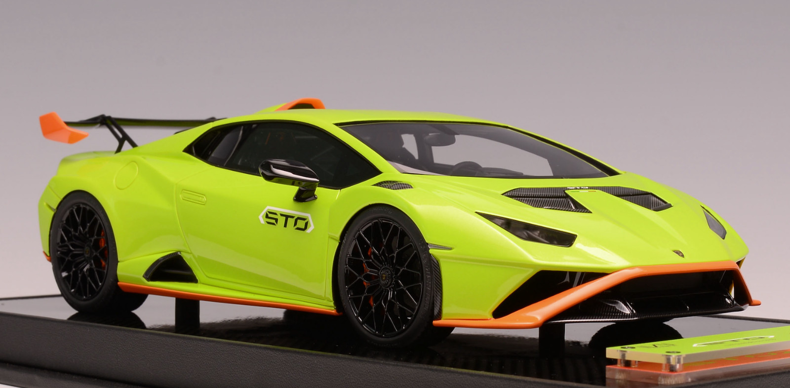 1/18 Ivy Models Lamborghini Huracan STO Gloss Green /Orange Accent Carbon 15 pcs