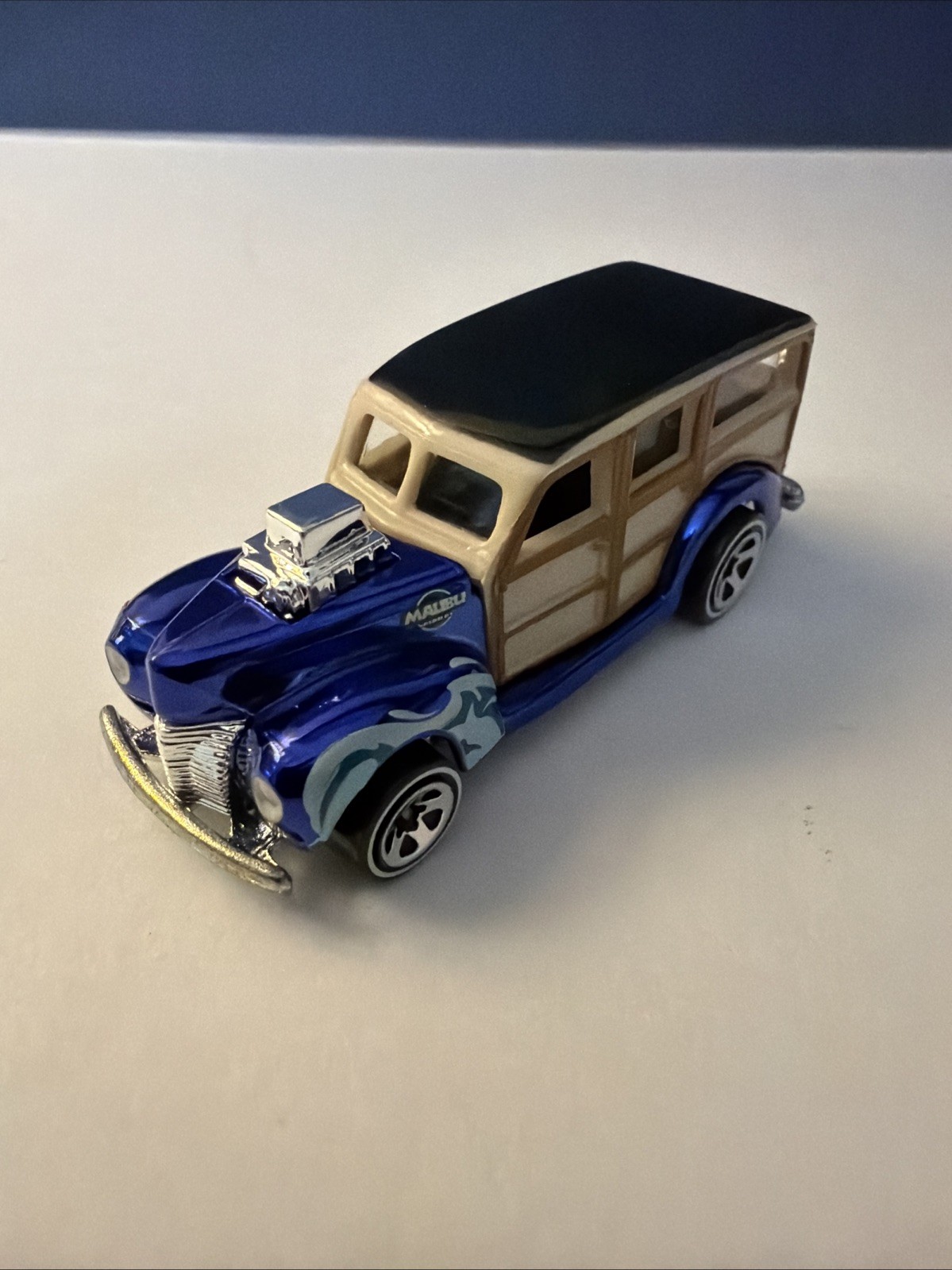2004 Hot Wheels Classics Series 1 #11/25 – 1940’s Woodie Loose