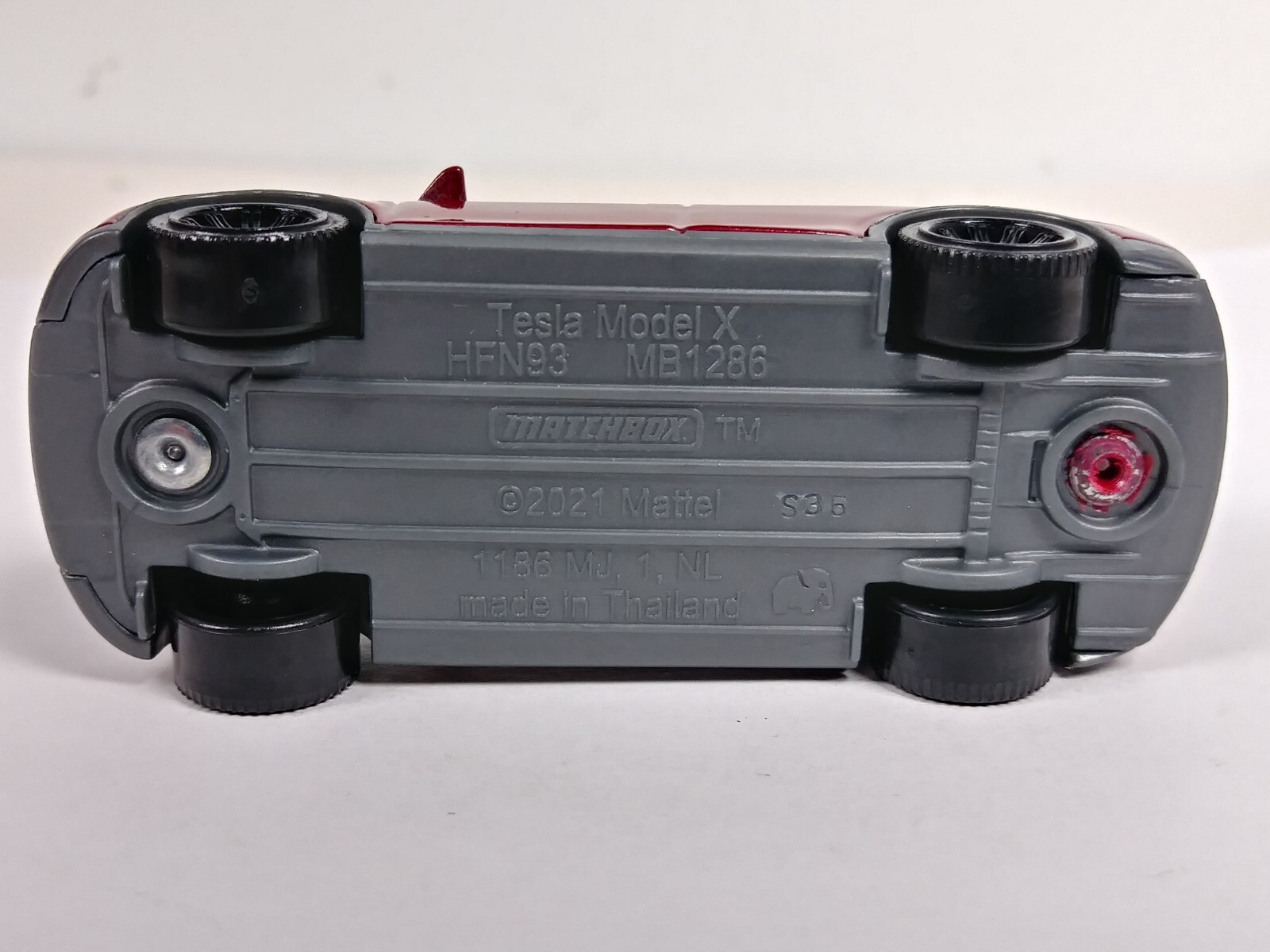 Tesla Model X Matchbox 2023 1-100 MBX Metro #18 Metalflake Red 10SP 1:64 Loose
