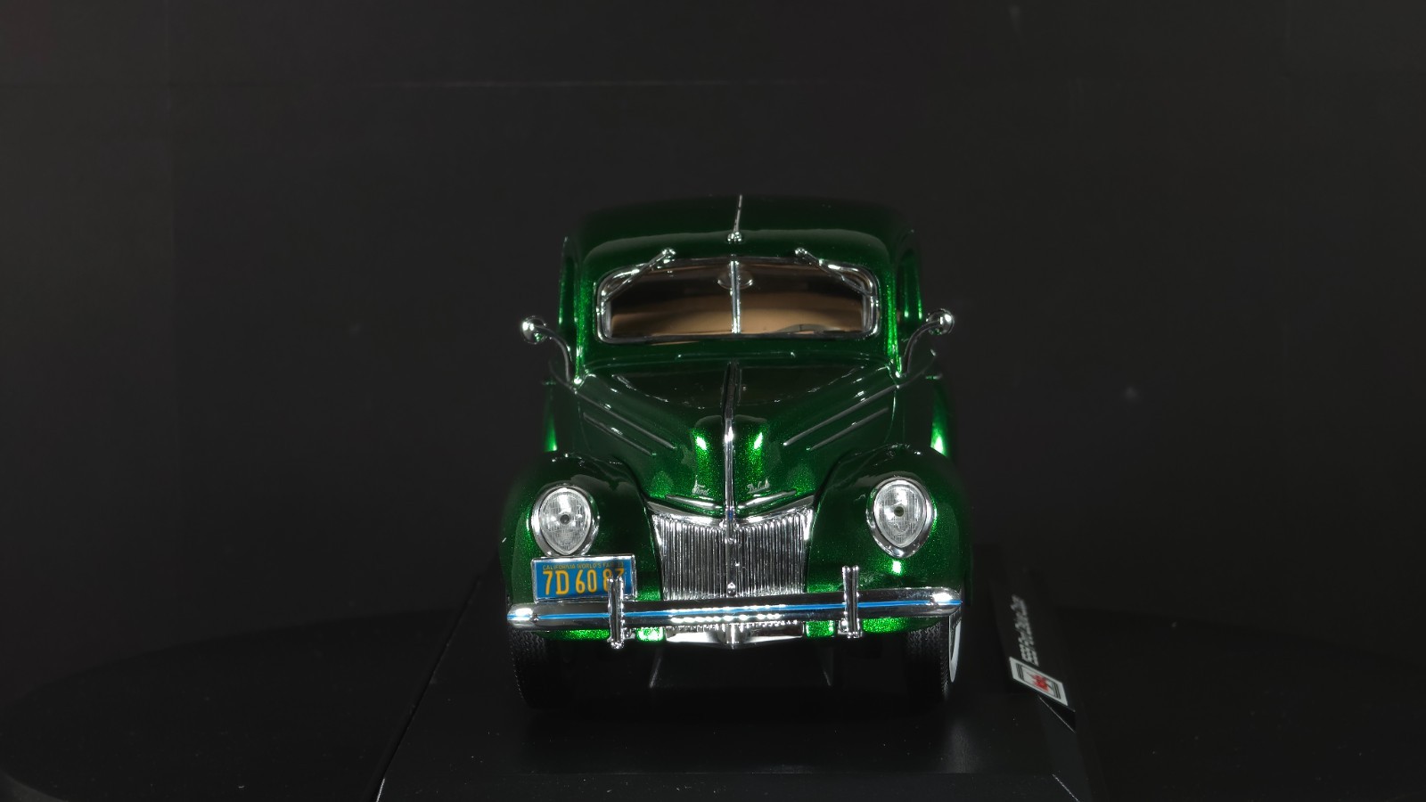 1939 Ford Deluxe Coupe 1:18 Maisto Exclusive Style Special Edition – Green