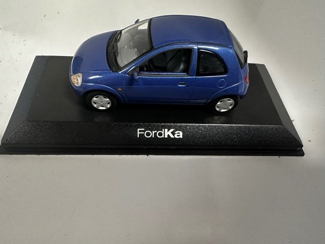 Ford Ka Painted bumpers 1:43 MINICHAMPS diecast Dealership model shelf wear